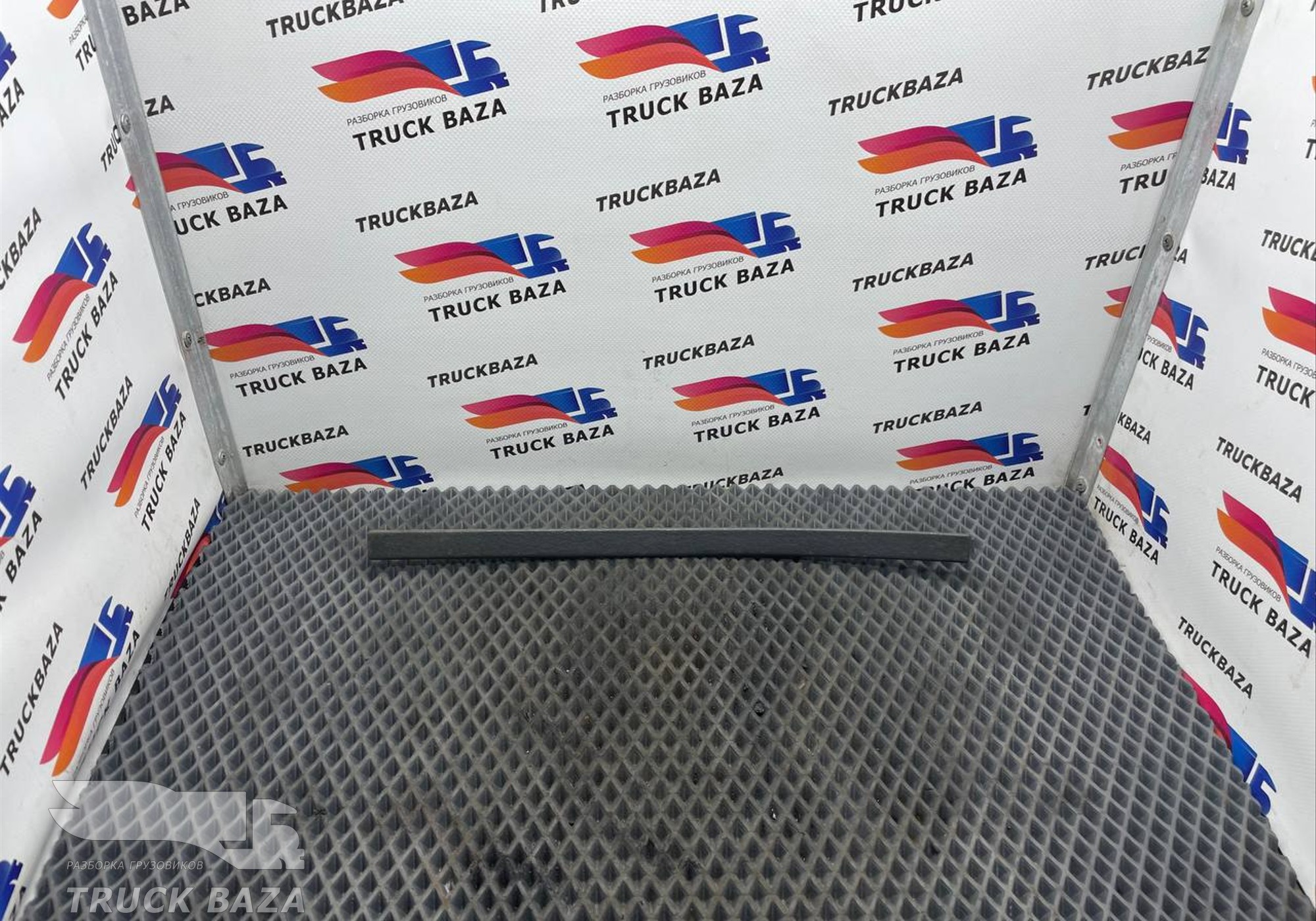 3175618 Накладка передней панели для Volvo FH FH13 (с 2002 по 2008)