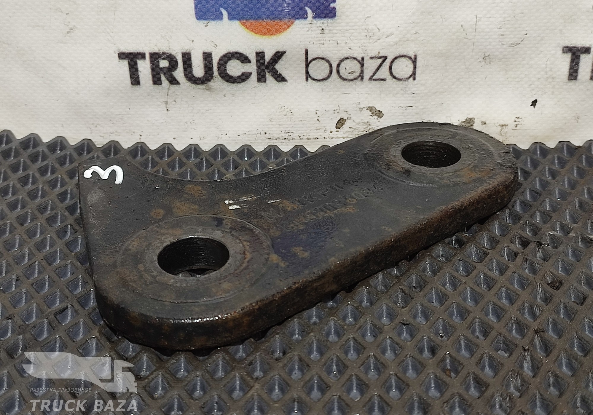 81413030084 Серьга передней рессоры