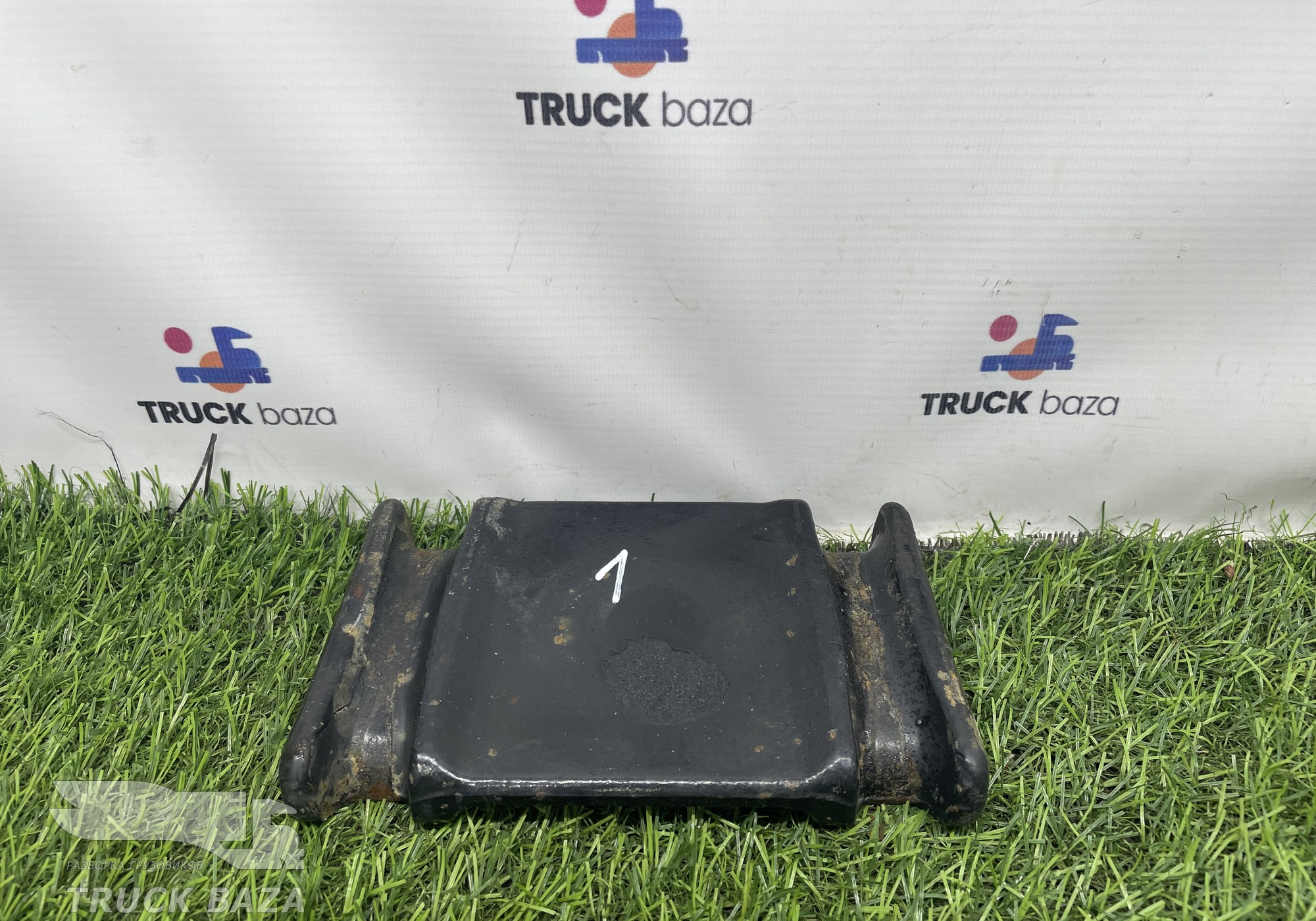 81413350164 Проставка передней рессоры