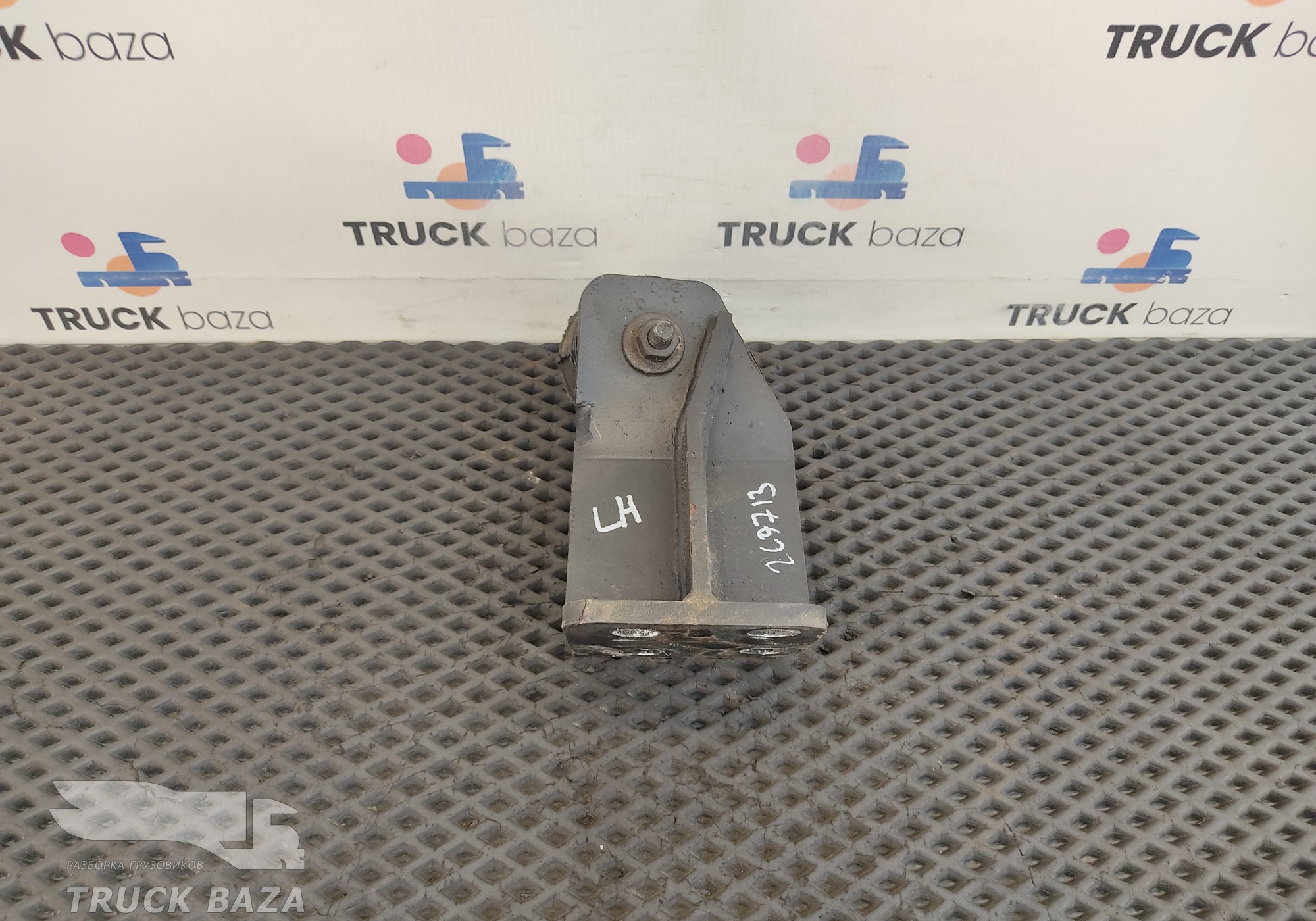 Кронштейн КПП левый для КАМАЗ 54901