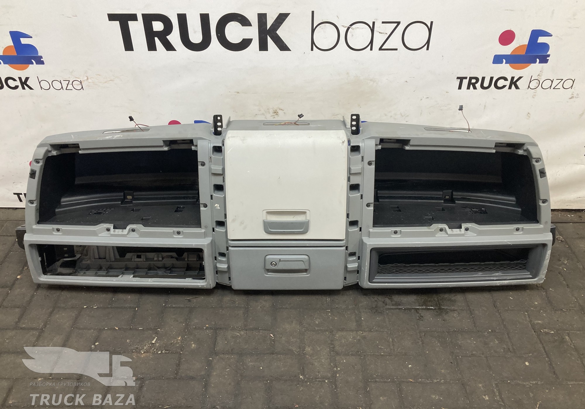 82360936 Консоль кабины верхняя для Renault T (с 2013)