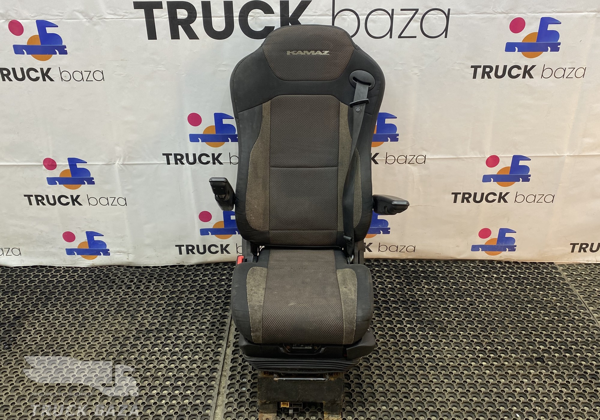 81511302 Сиденье водительское пневматическое для КАМАЗ 54901