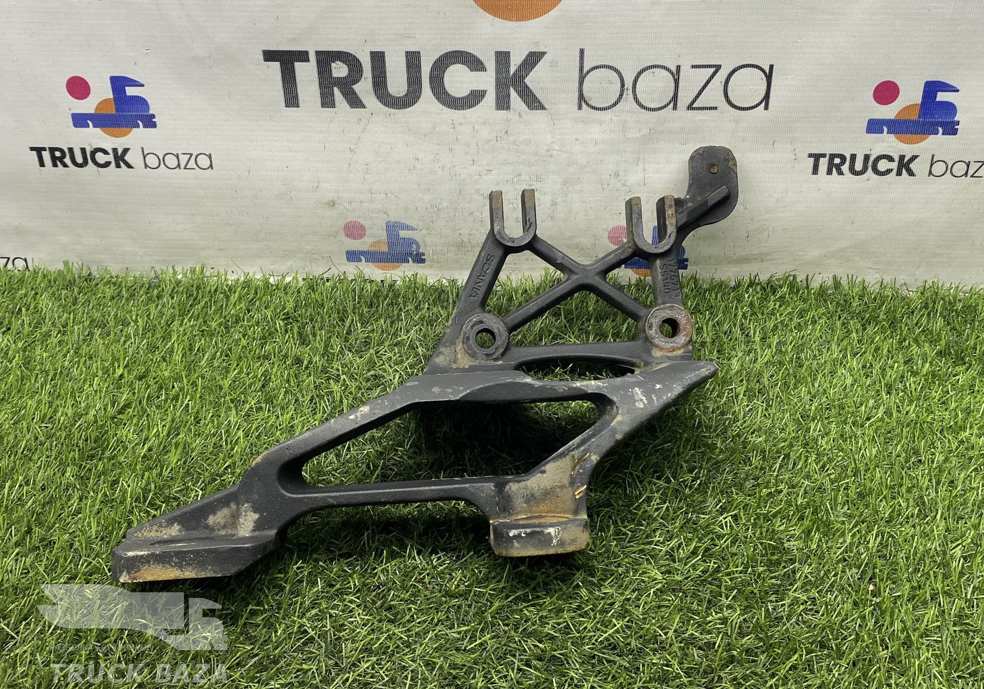 1776713 Кронштейн глушителя