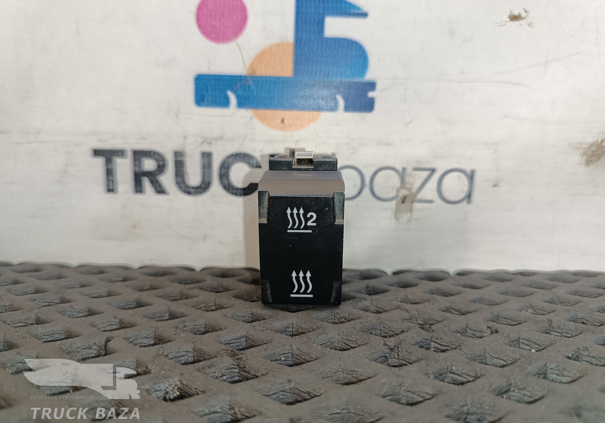 JC4618K521 Кнопка включения вспомогательного нагревателя для Ford F-MAX (с 2018)