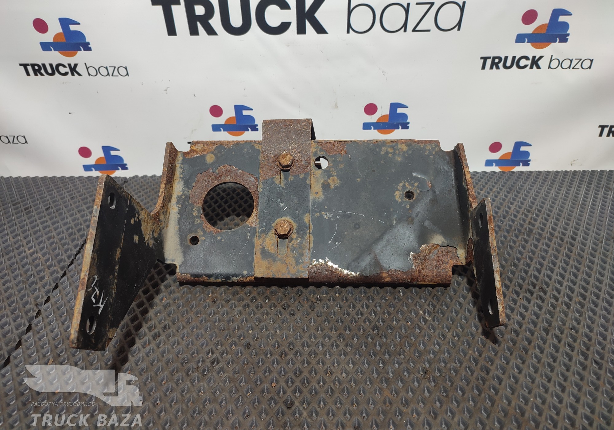 54901015125 Кронштейн трубок осушителя для КАМАЗ 5490 (с 2013)