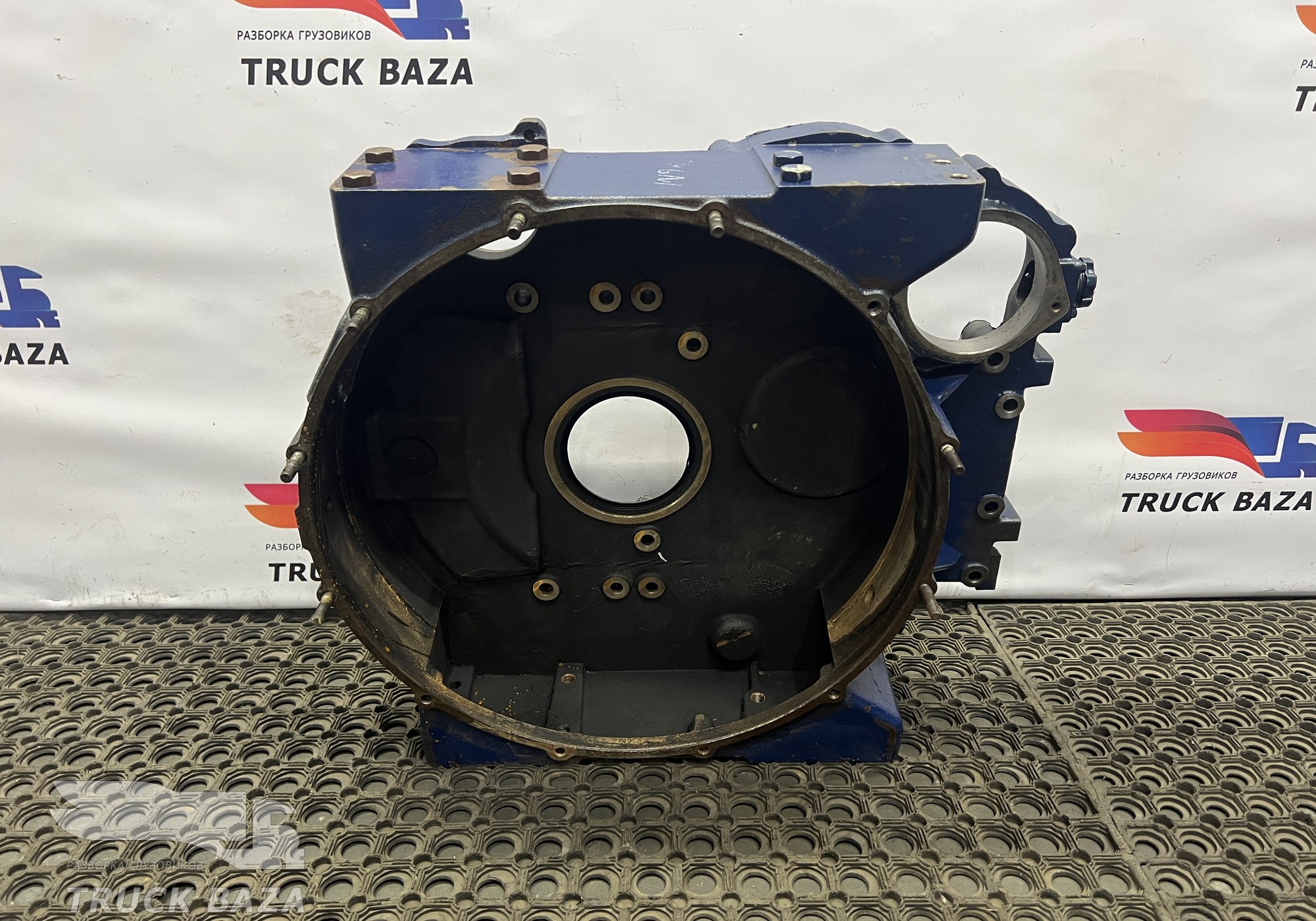 1000295905 Корпус маховика для Shacman X3000 (с 2014)