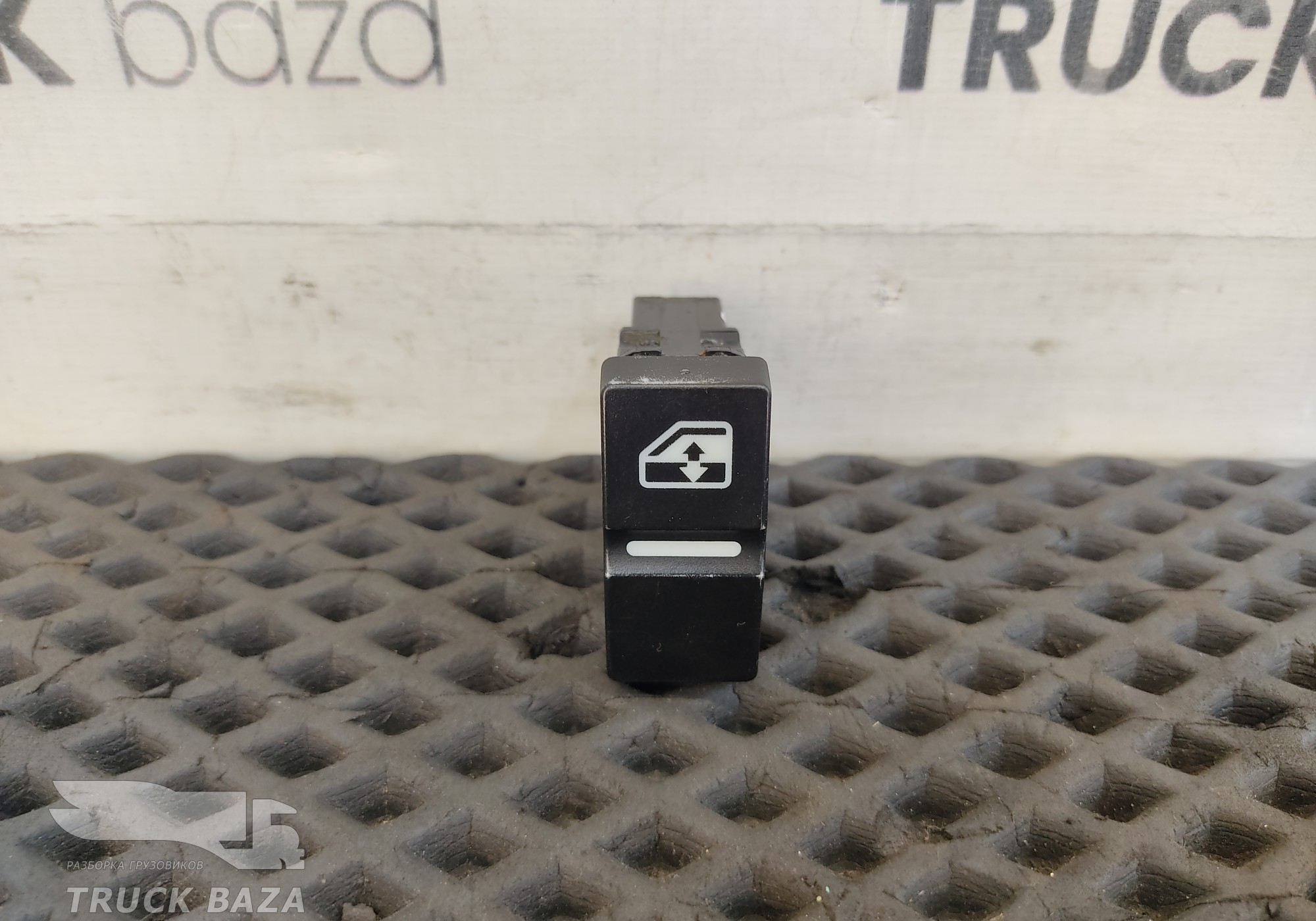 81255030318 Кнопка стеклоподъемника для Man TGX