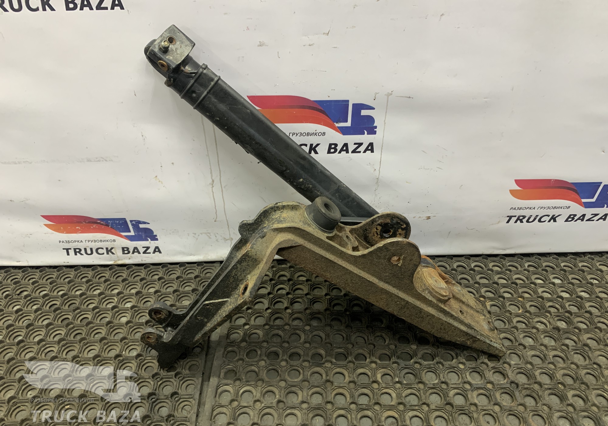 45104500302190 Цилиндр подъема кабины с кронштейном для КАМАЗ 5490 (с 2013)