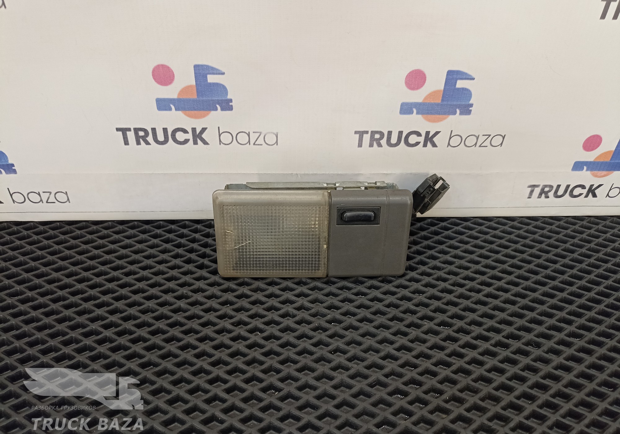 8140035 Плафон салонный для Volvo