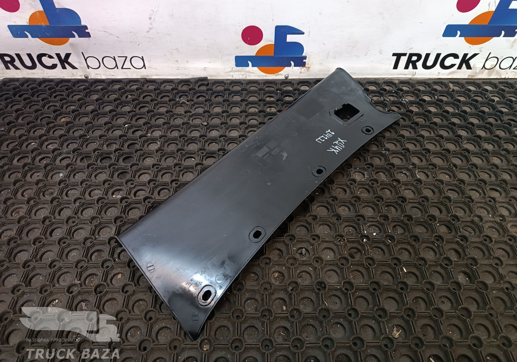 1652236 Накладка на торпедо для Daf