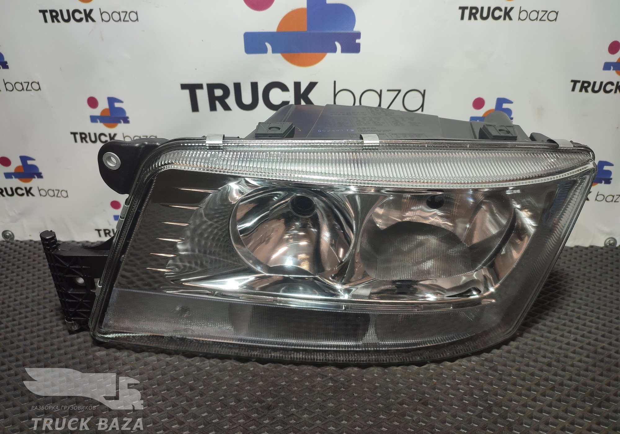 81251016499 Фара левая для Man