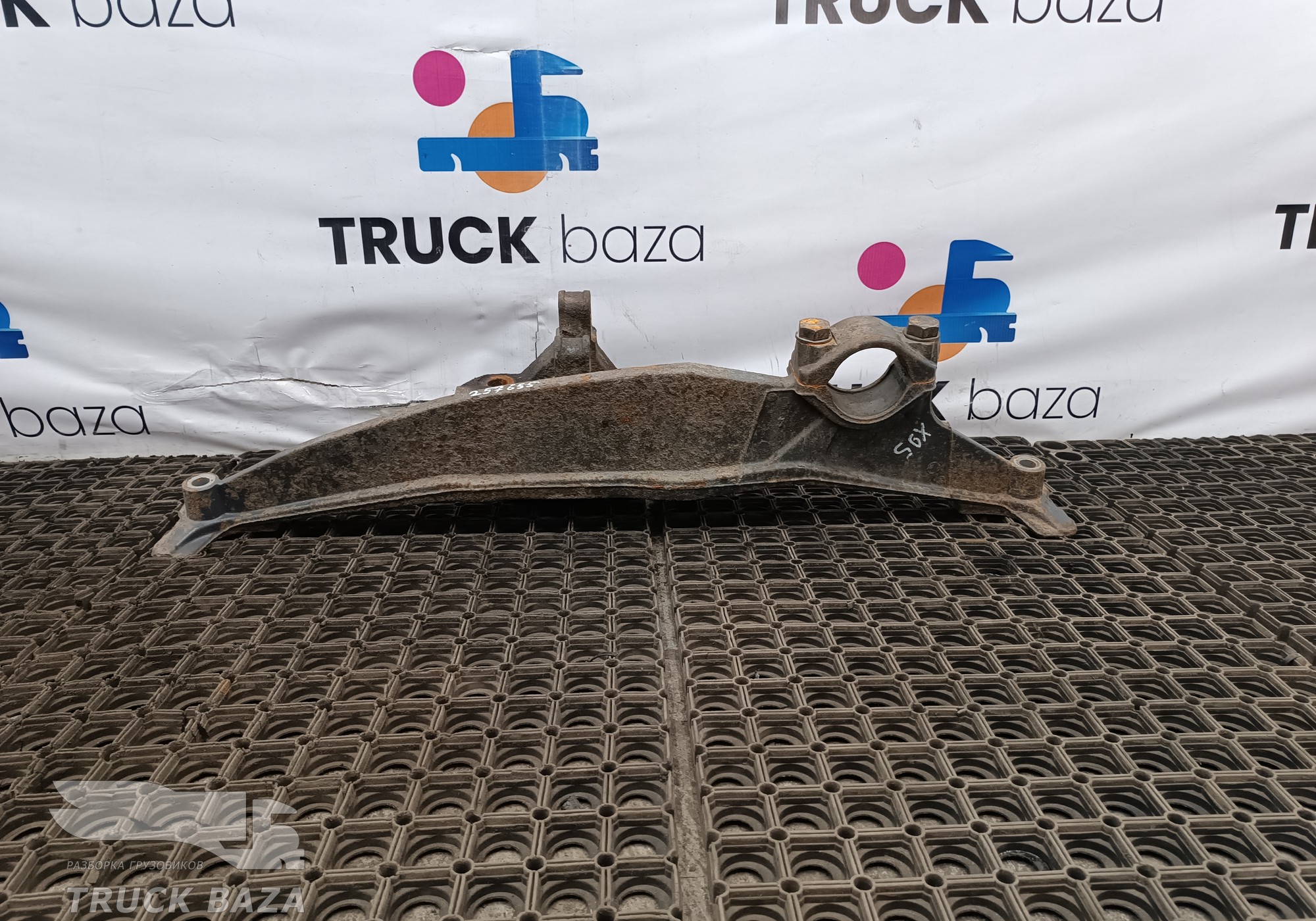 1887654 Кронштейн пневморессоры левый для Daf XF105 (с 2005)