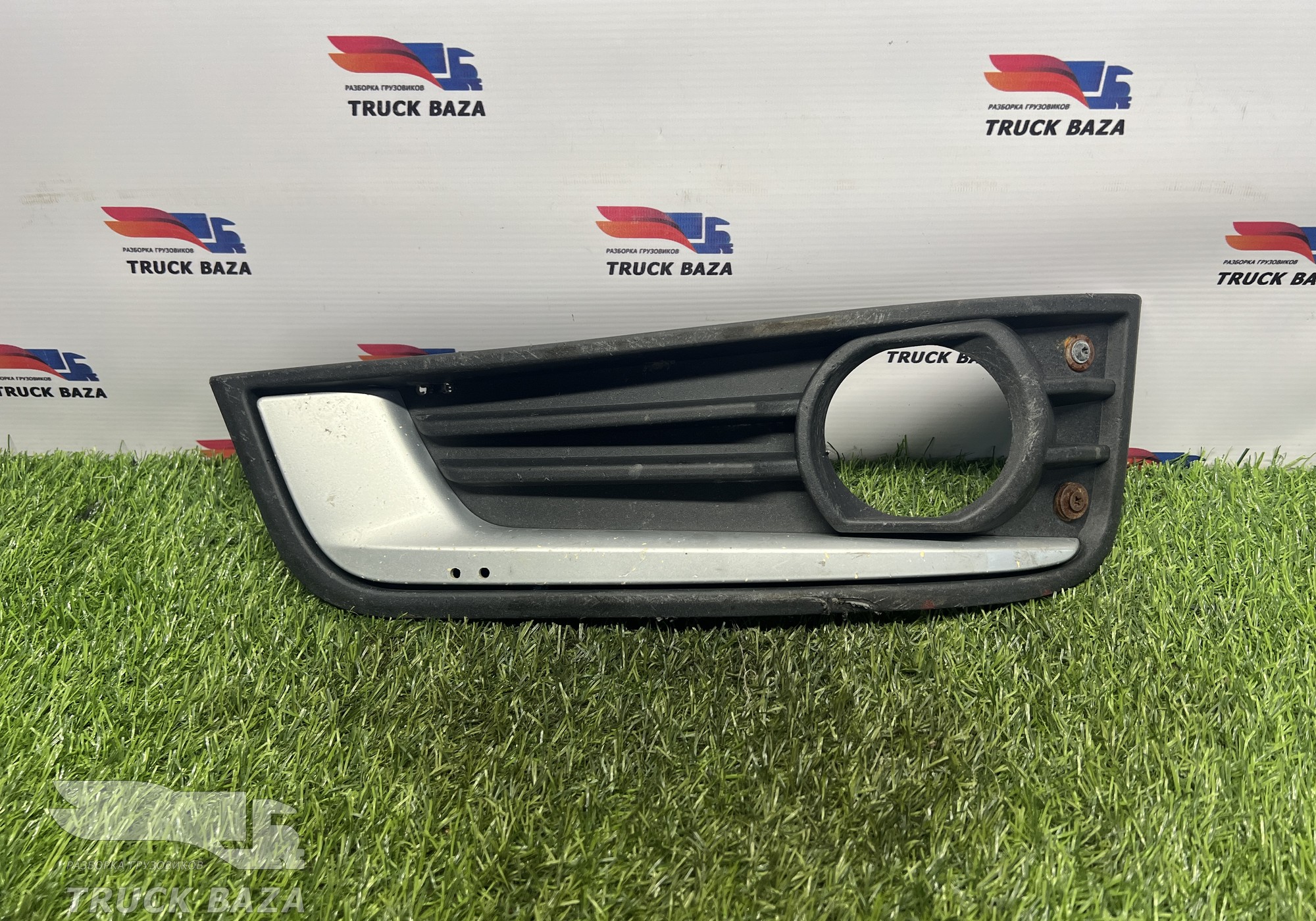 549018416087 Рамка левой противотуманной фары для КАМАЗ 54901