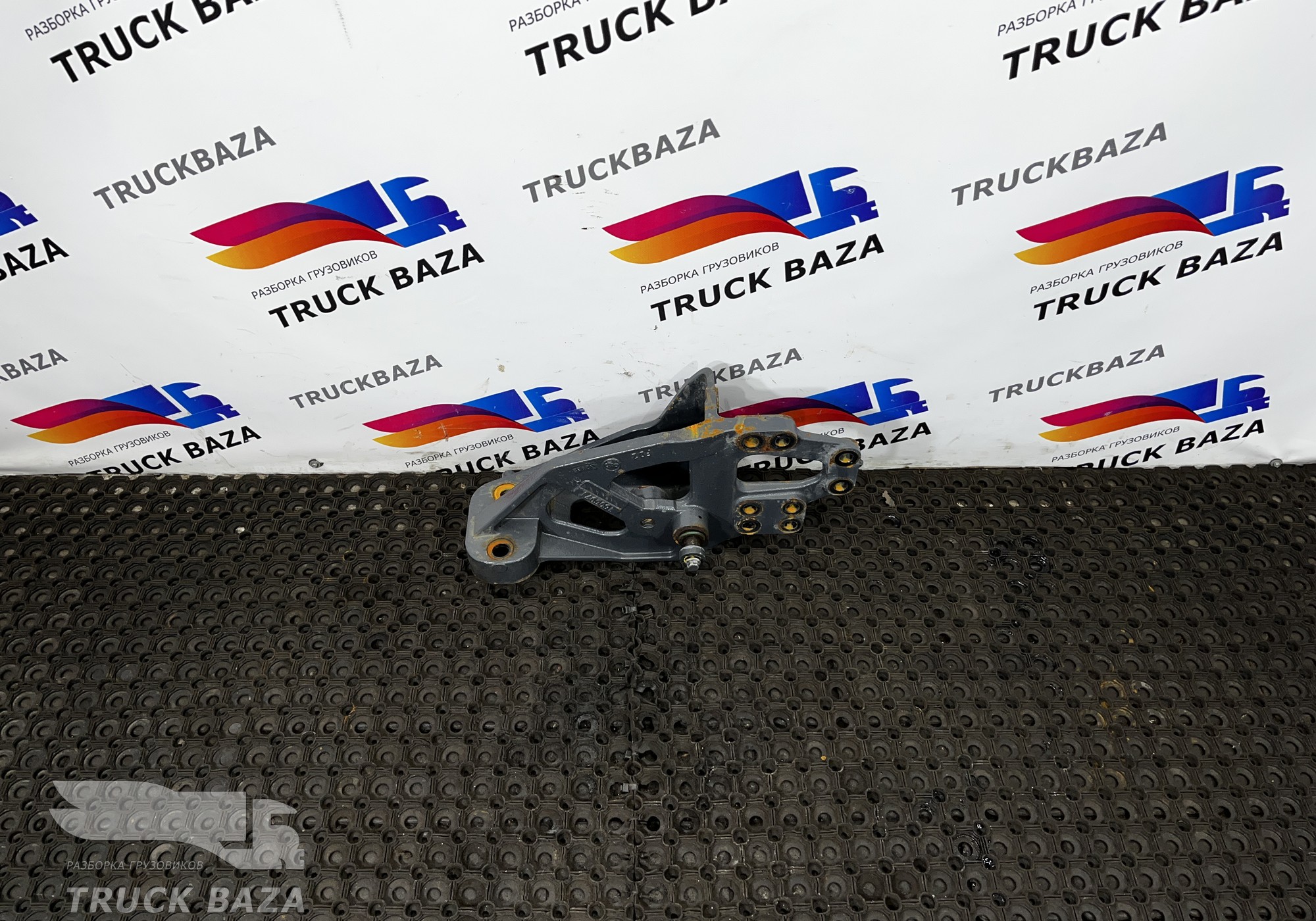 1606971 Кронштейн рессоры передней правый для Daf XF95