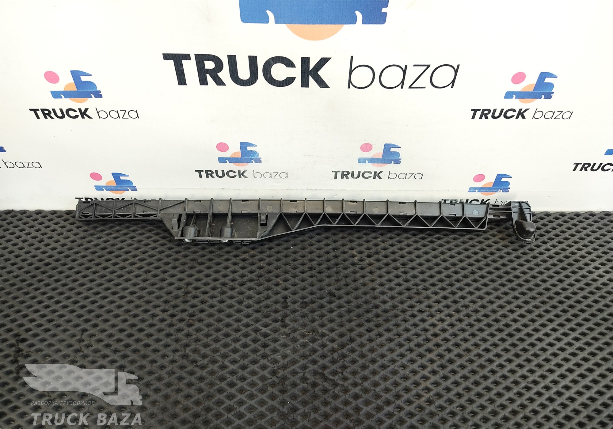 81626516008 Направляющая стекла двери левой для Man TGM II (с 2008)