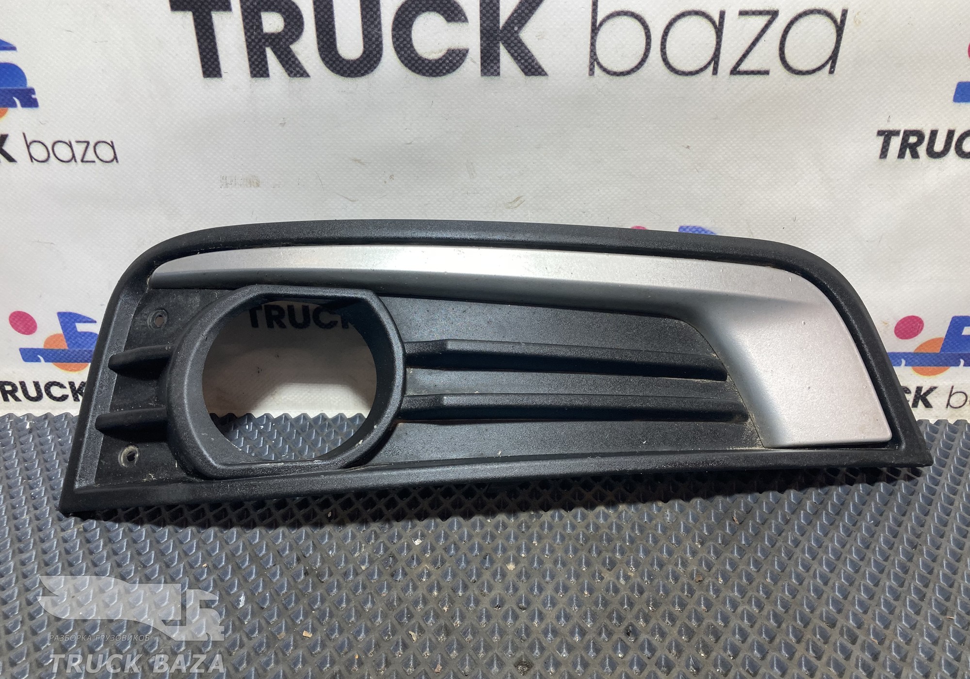 549018416087 Рамка левой противотуманной фары для КАМАЗ 54901