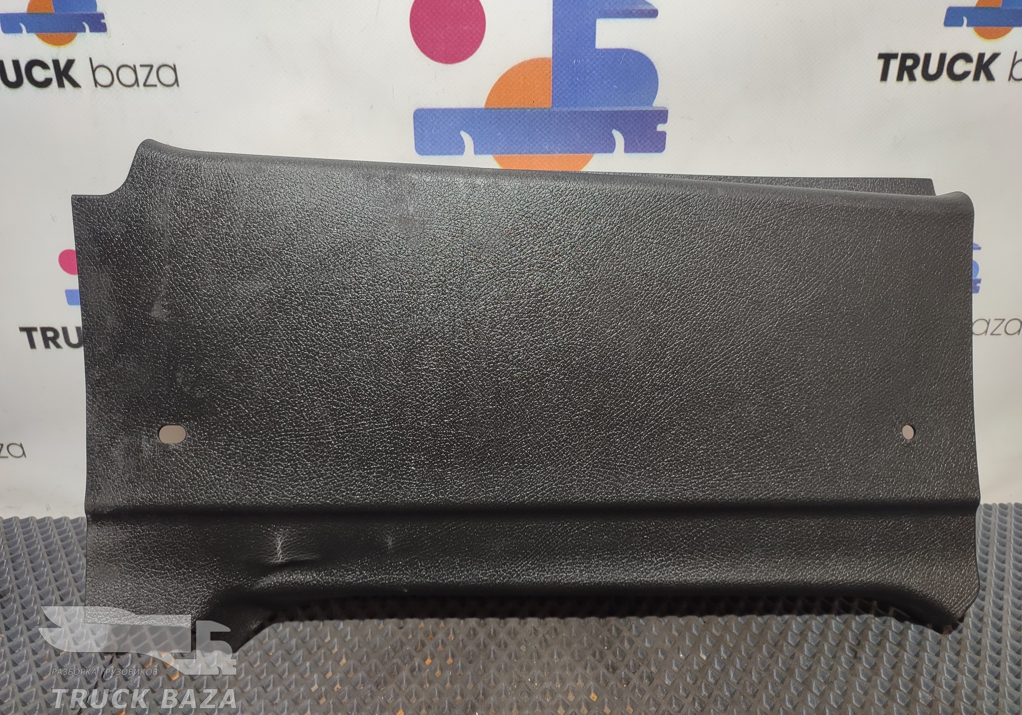 A9606928101 Накладка стойки кабины правая