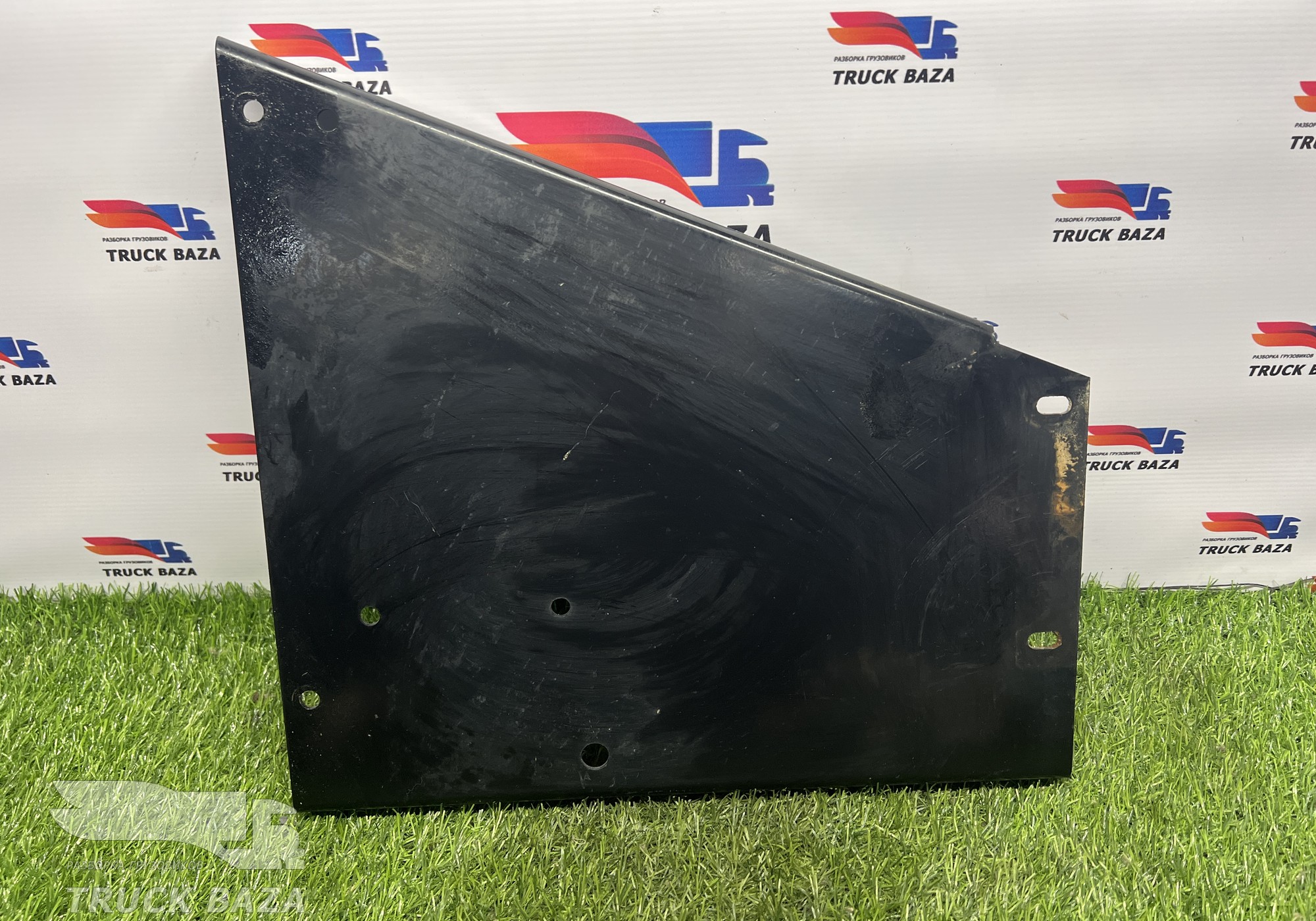 1744188 Кронштейн корпуса подножки правый