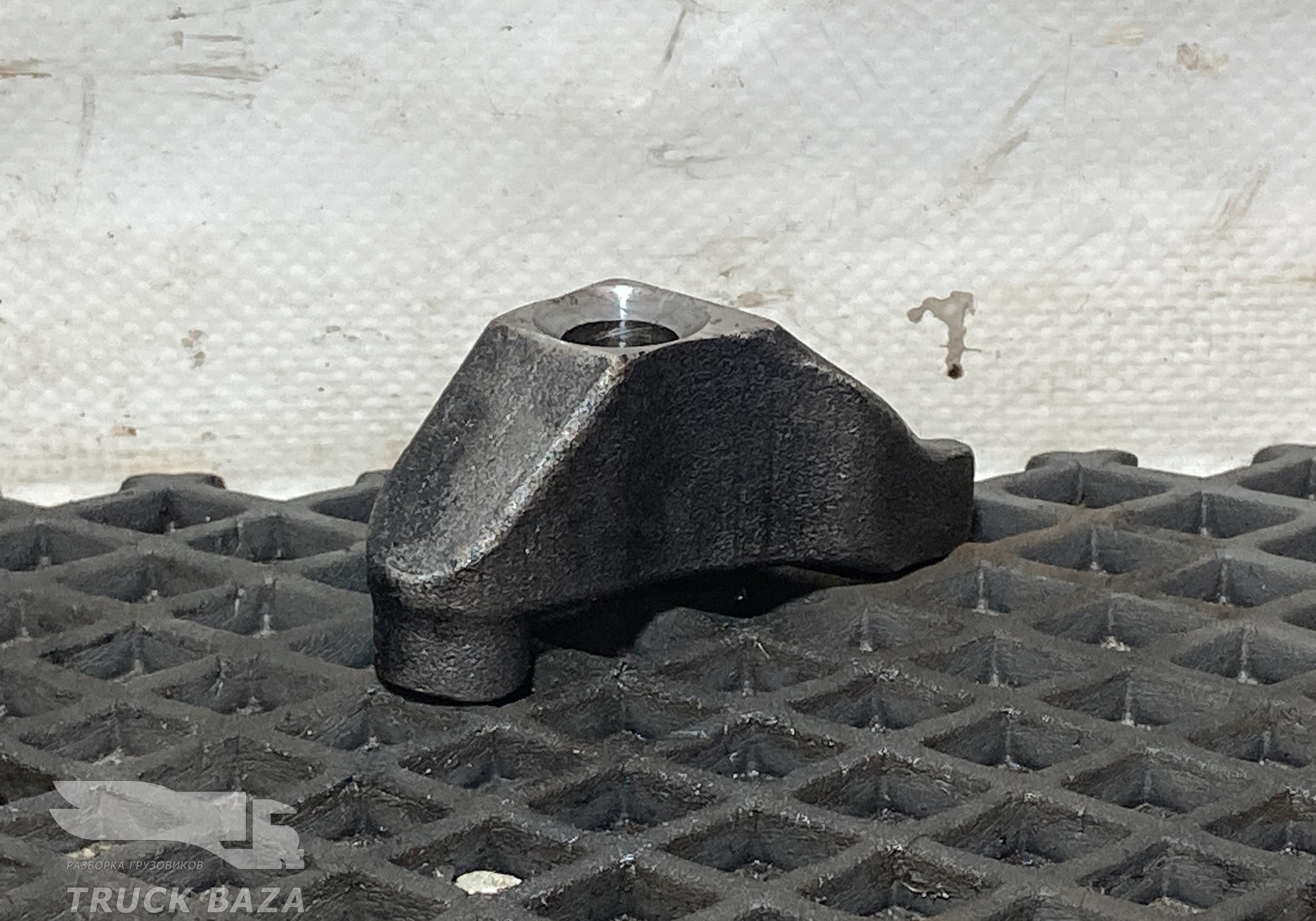 T218009 Кронштейн форсунки для Ford F-MAX (с 2018)