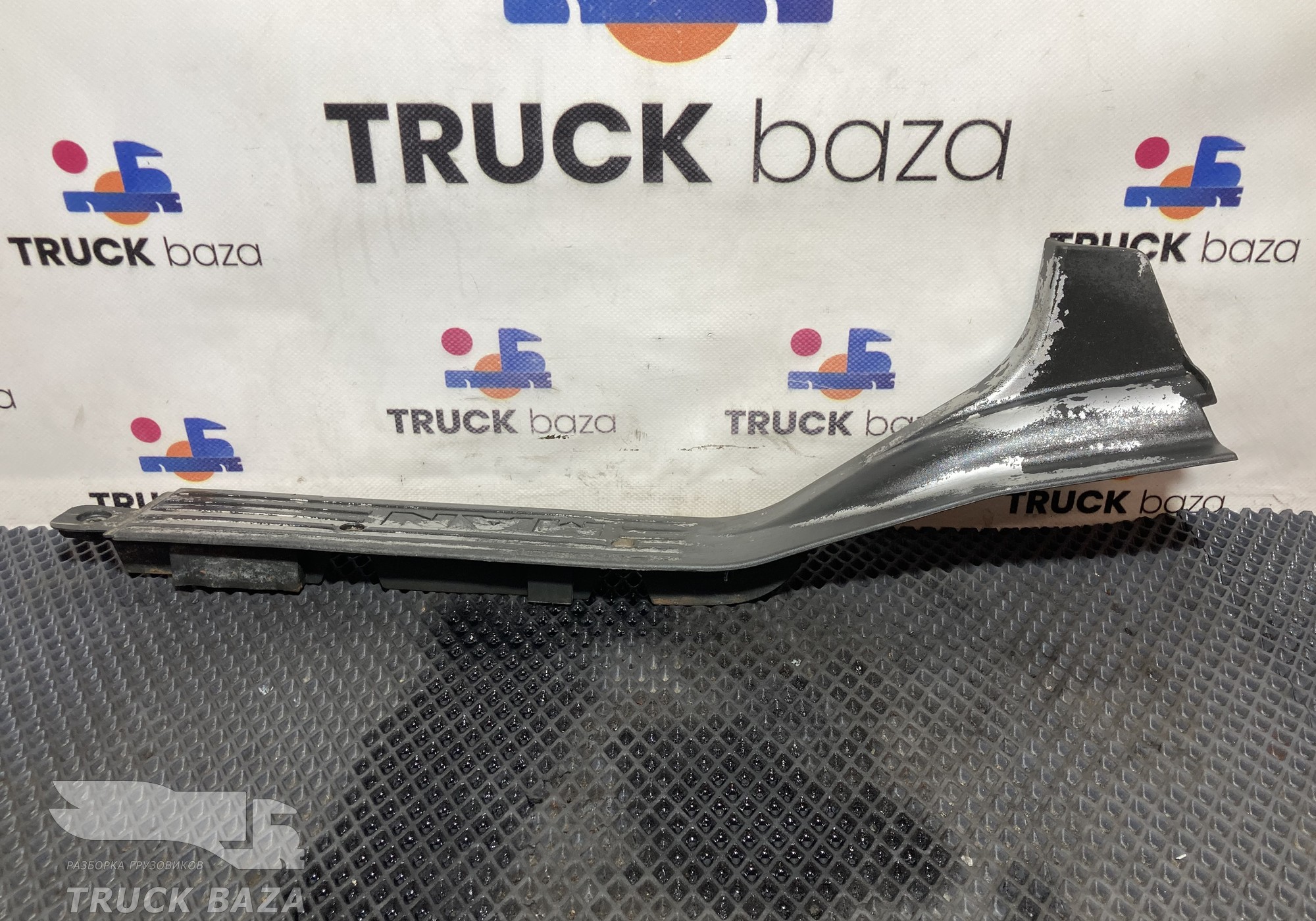 81615105259 Накладка порога левого