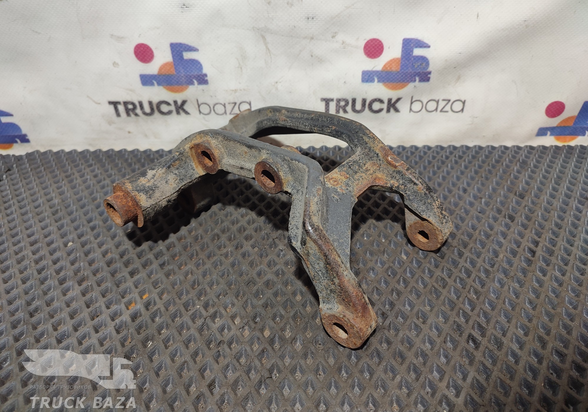 4571551535 Кронштейн генератора