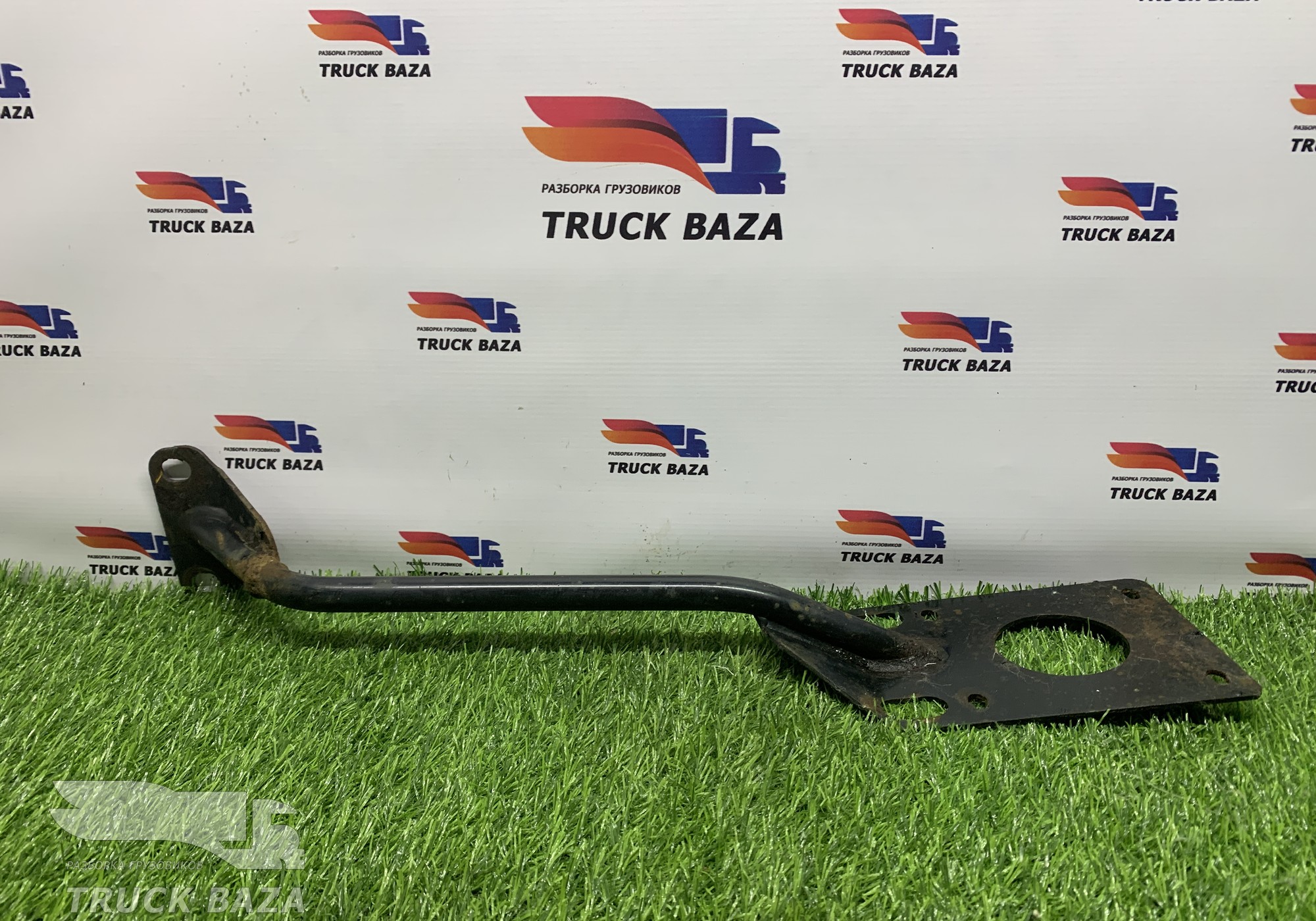 81612435371 Кронштейн крыла переднего левого