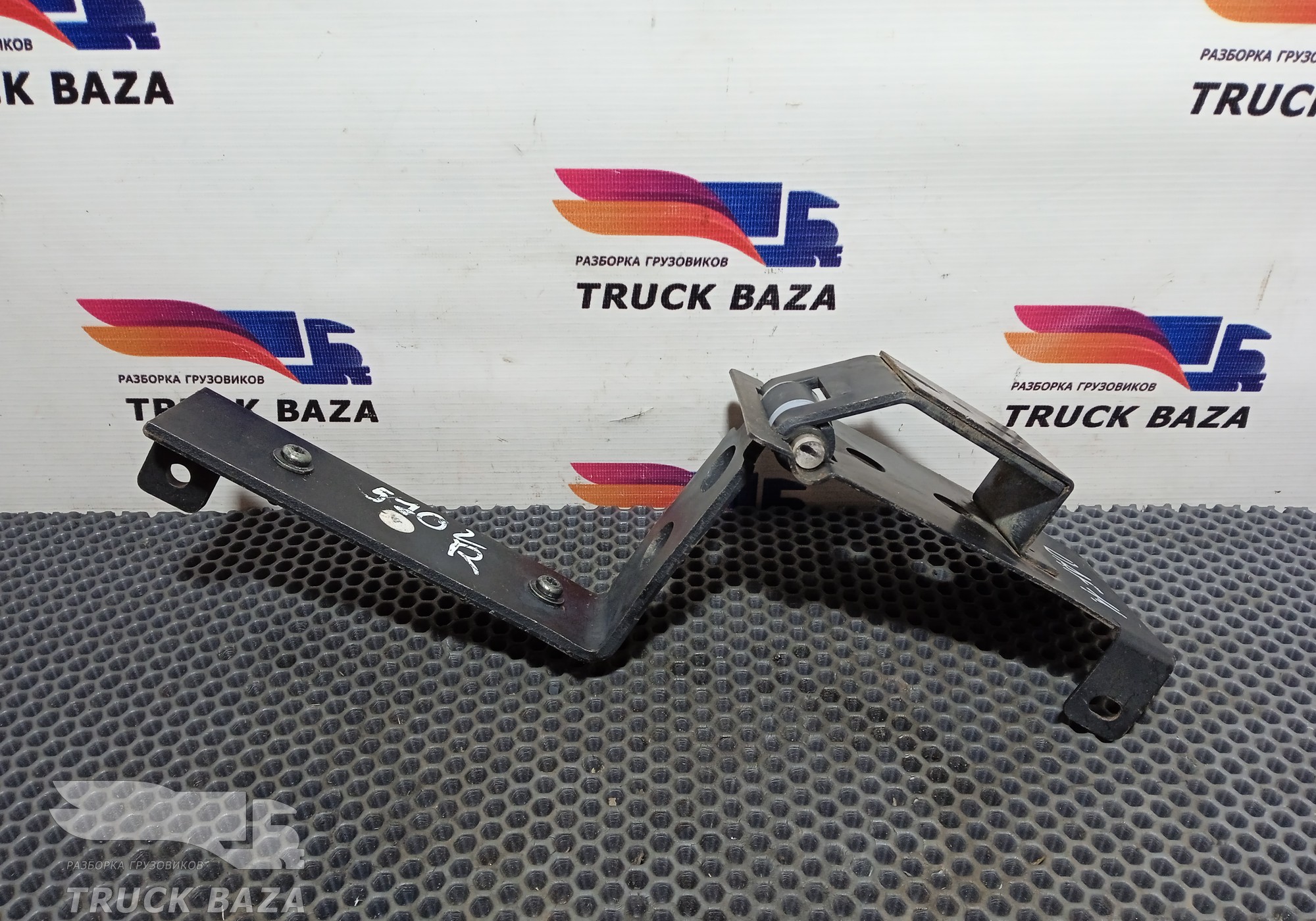 1659837 Петля спальника левая для Daf XF95