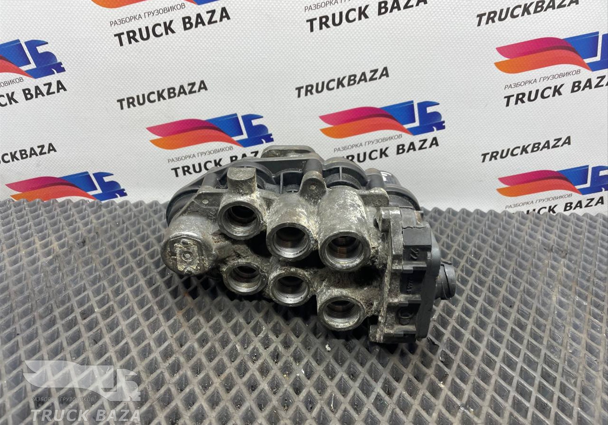 1612054 Кран защитный 4-х контурный для Daf XF105 (с 2005)