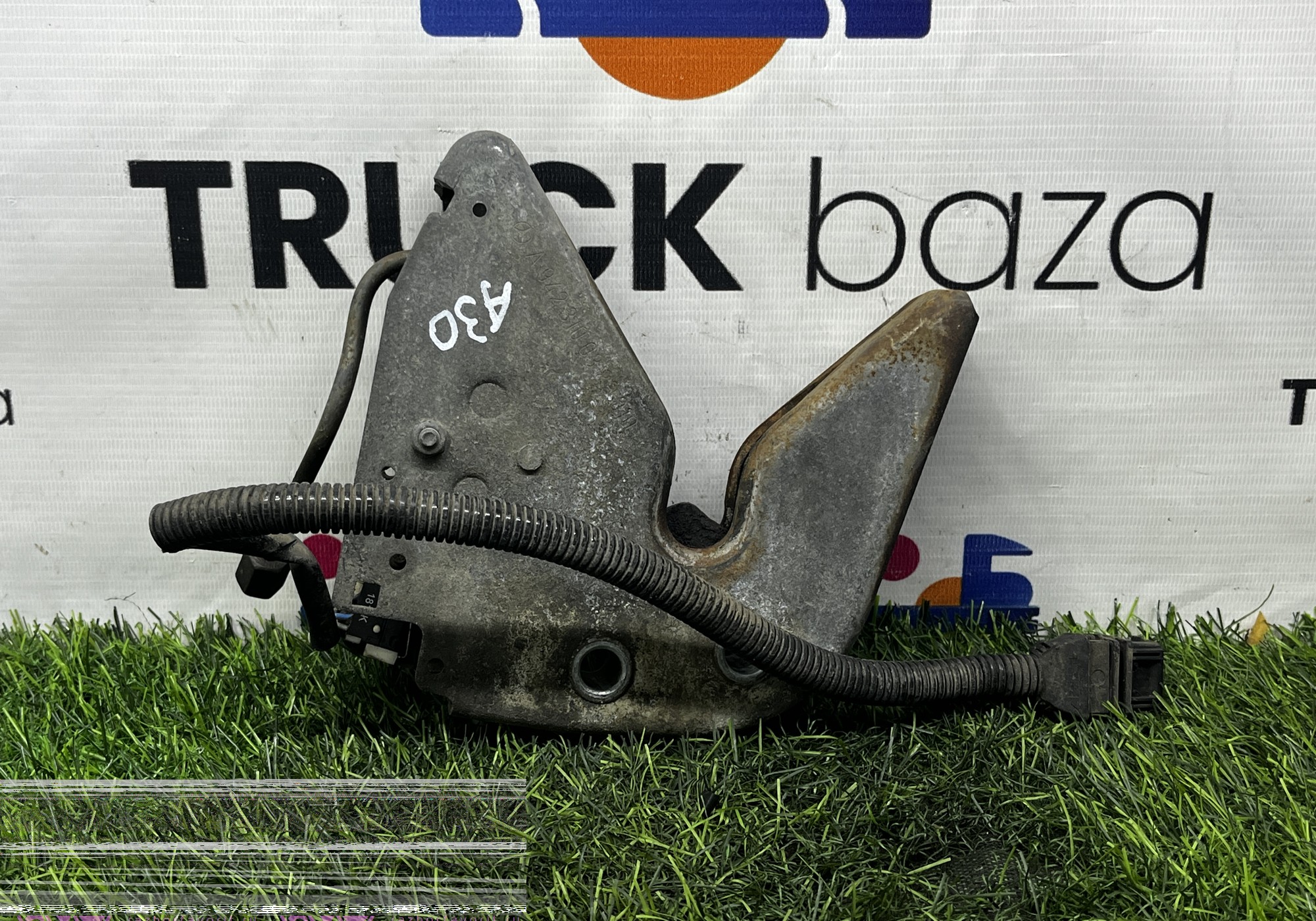 A9423100383 Замок кабины правый для Mercedes-Benz