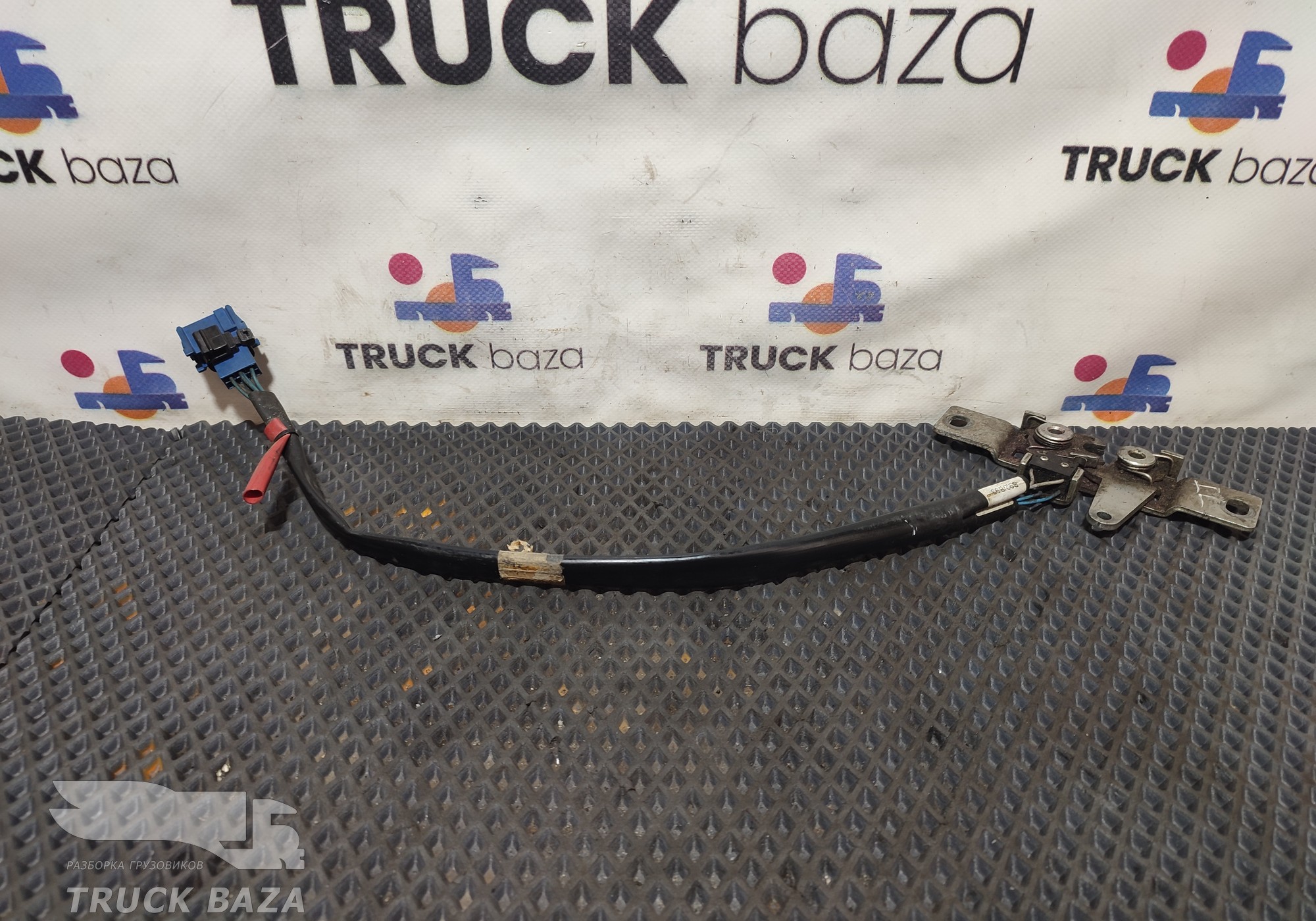 1880286 Замок бардачка в сборе с проводкой