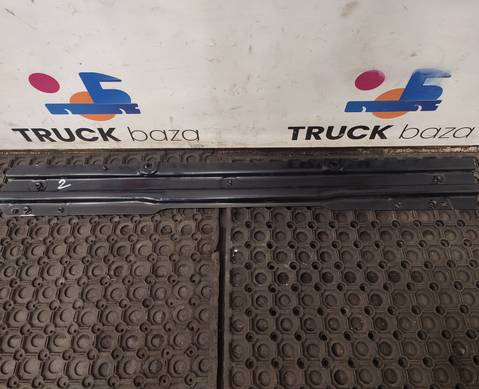 7482224449 Кронштейн обшивки двери левый для Renault T (с 2013)