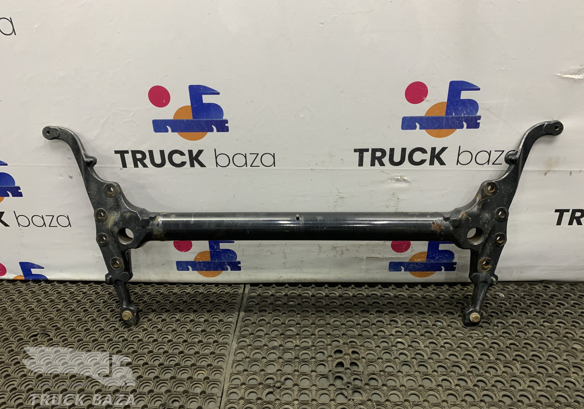 81412805629 Траверса рамы передняя