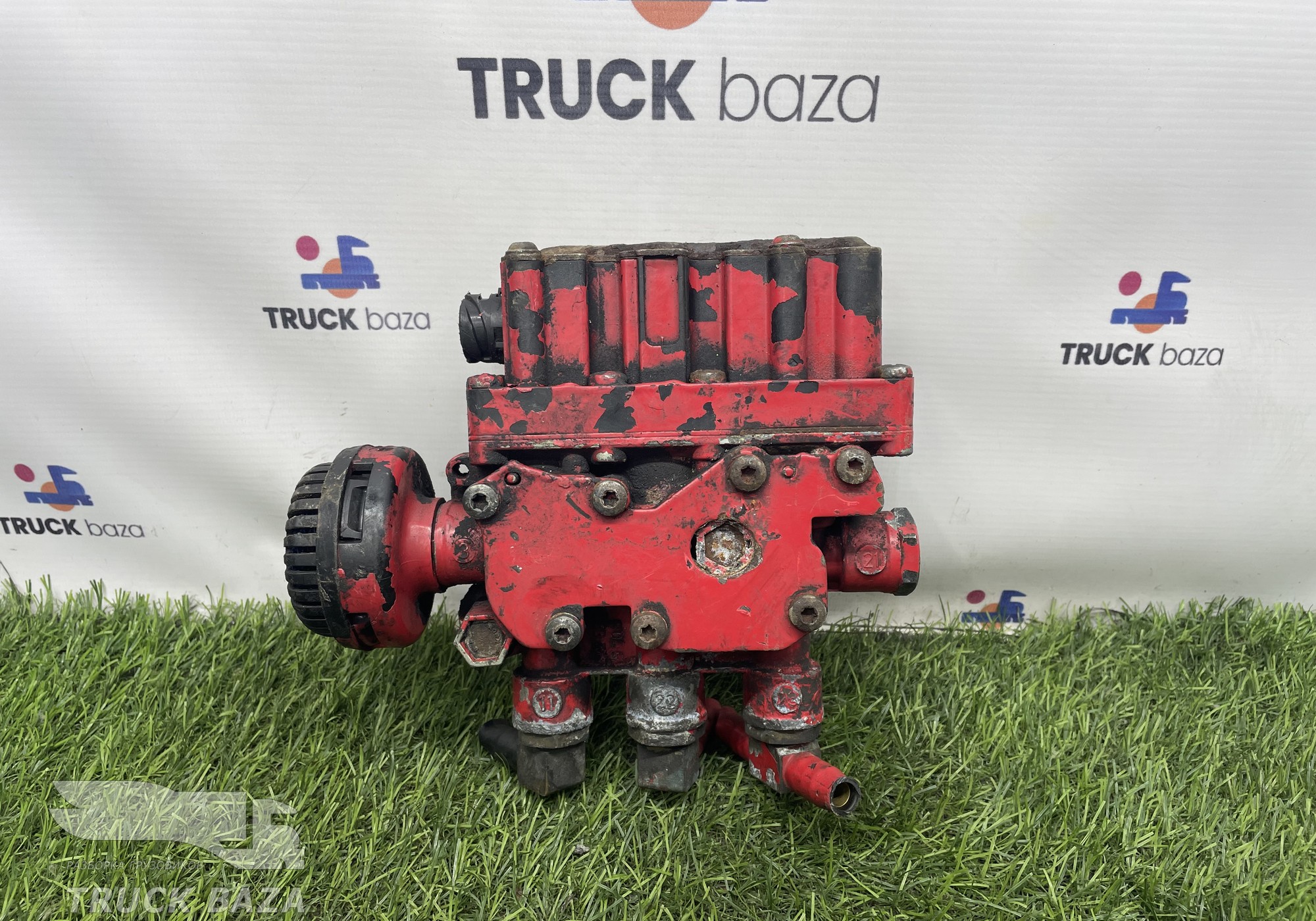 4728800010 Кран уровня пола главный