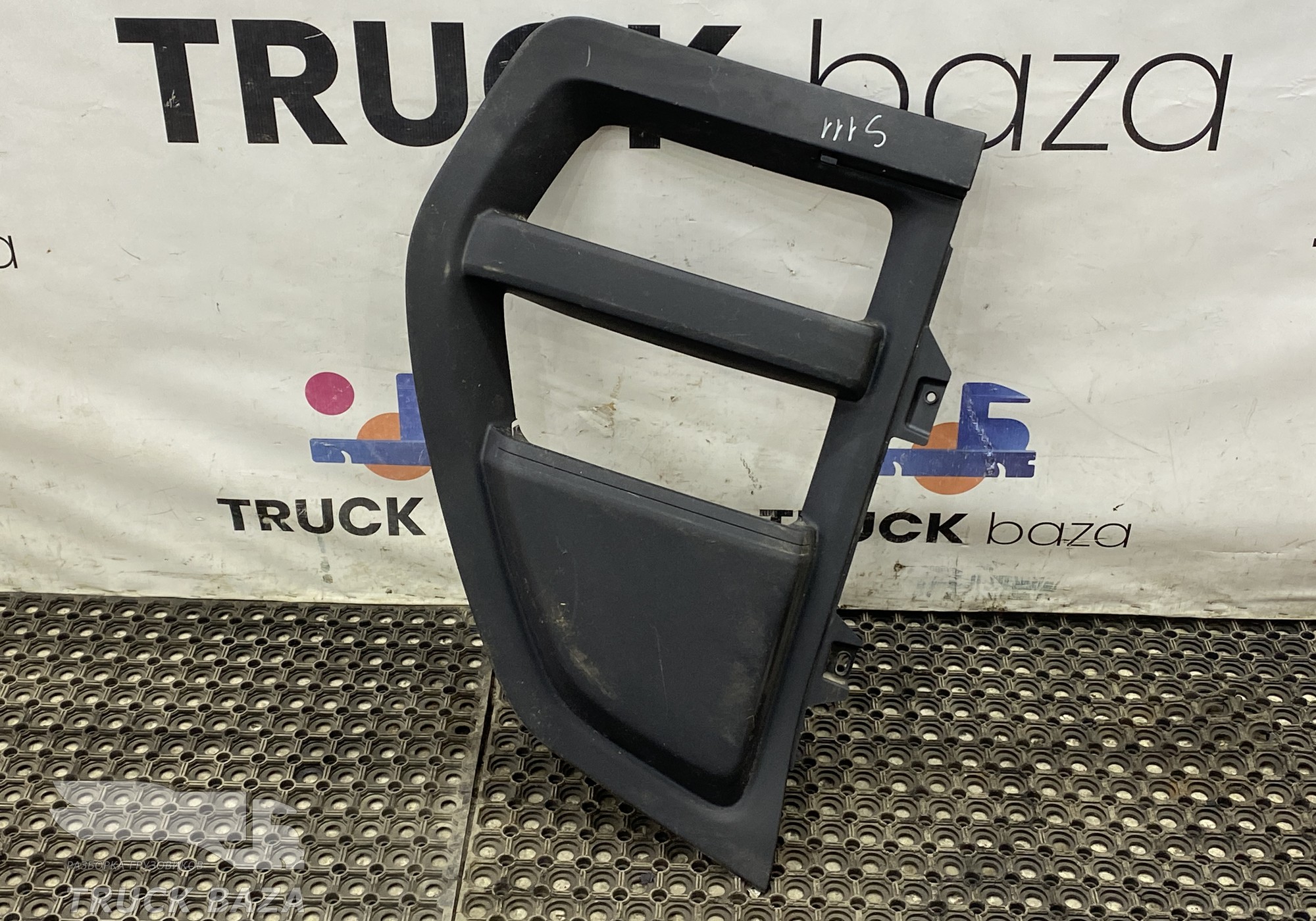 2543080 Ниша боковой стенки кабины левая