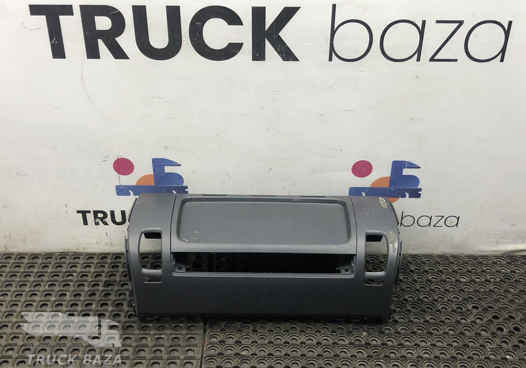 1479126 Передняя панель салона для Scania