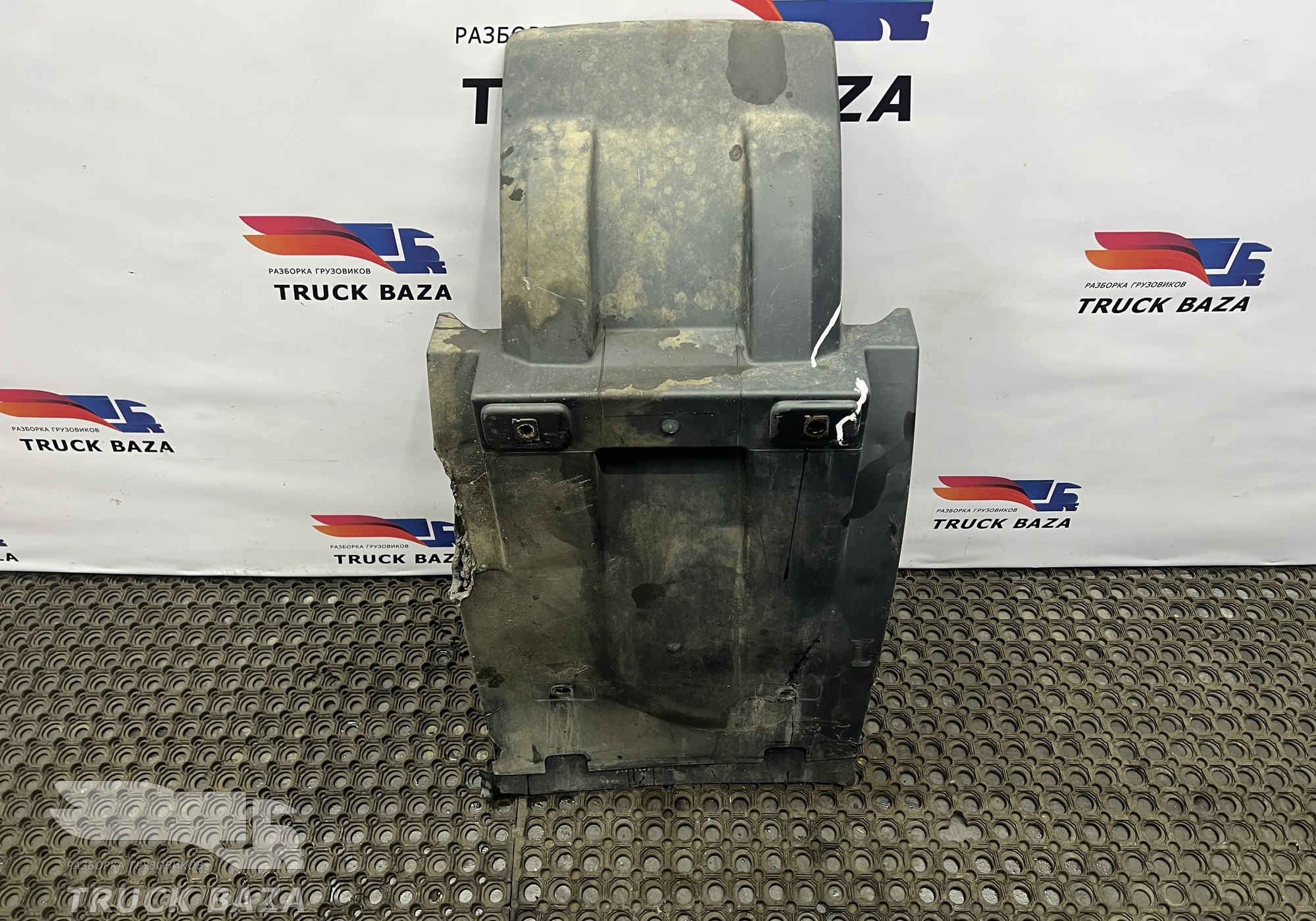 82637695 Крыло переднее задняя часть