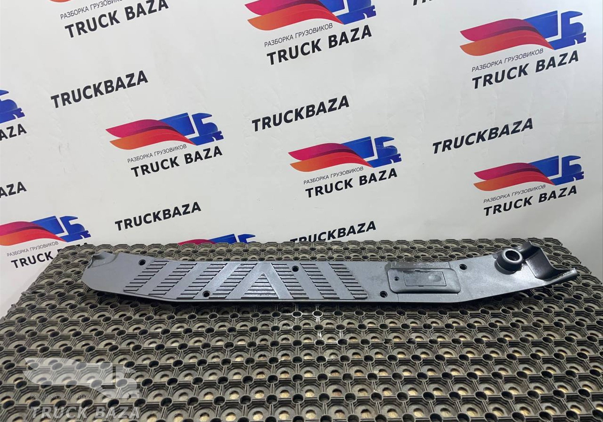 9606842221 Накладка на порог правая для Mercedes-Benz Actros New Actros MP4 (с 2011)