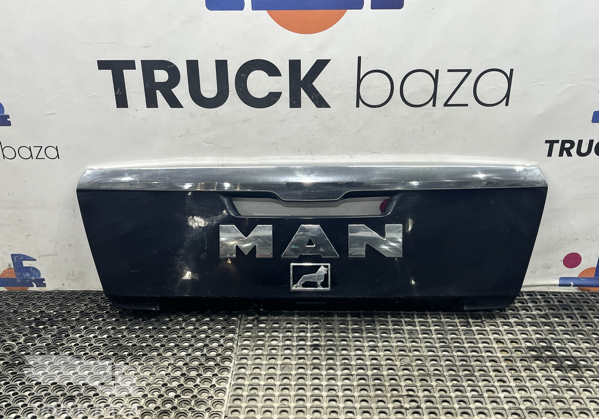 81611506066 Решетка радиатора