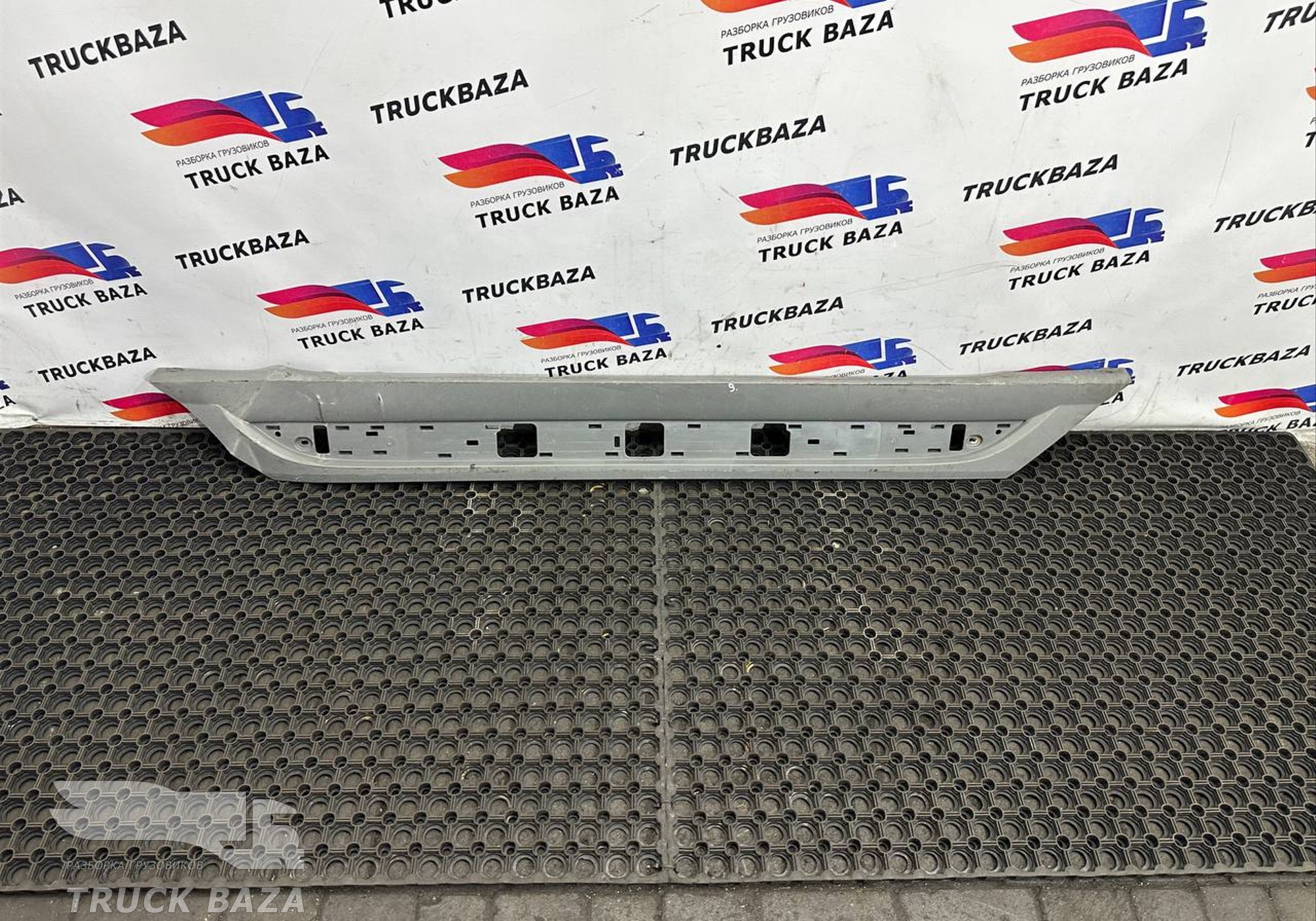 9438852225 Накладка бампера центральная для Mercedes-Benz Actros New Actros MP4 (с 2011)