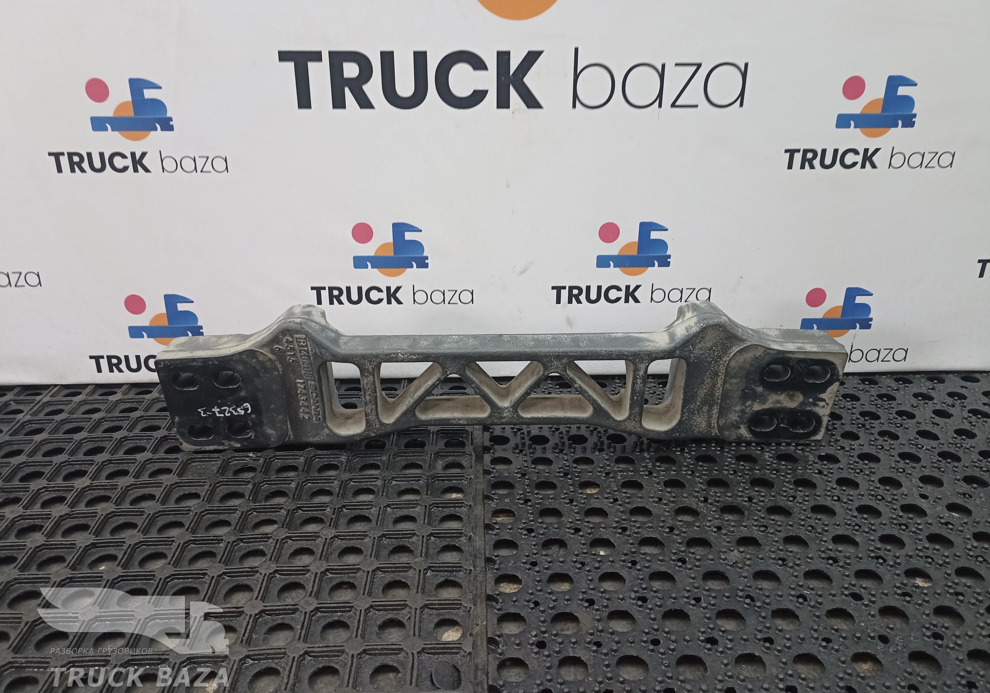 1743442 Траверса КПП для Scania 5-series