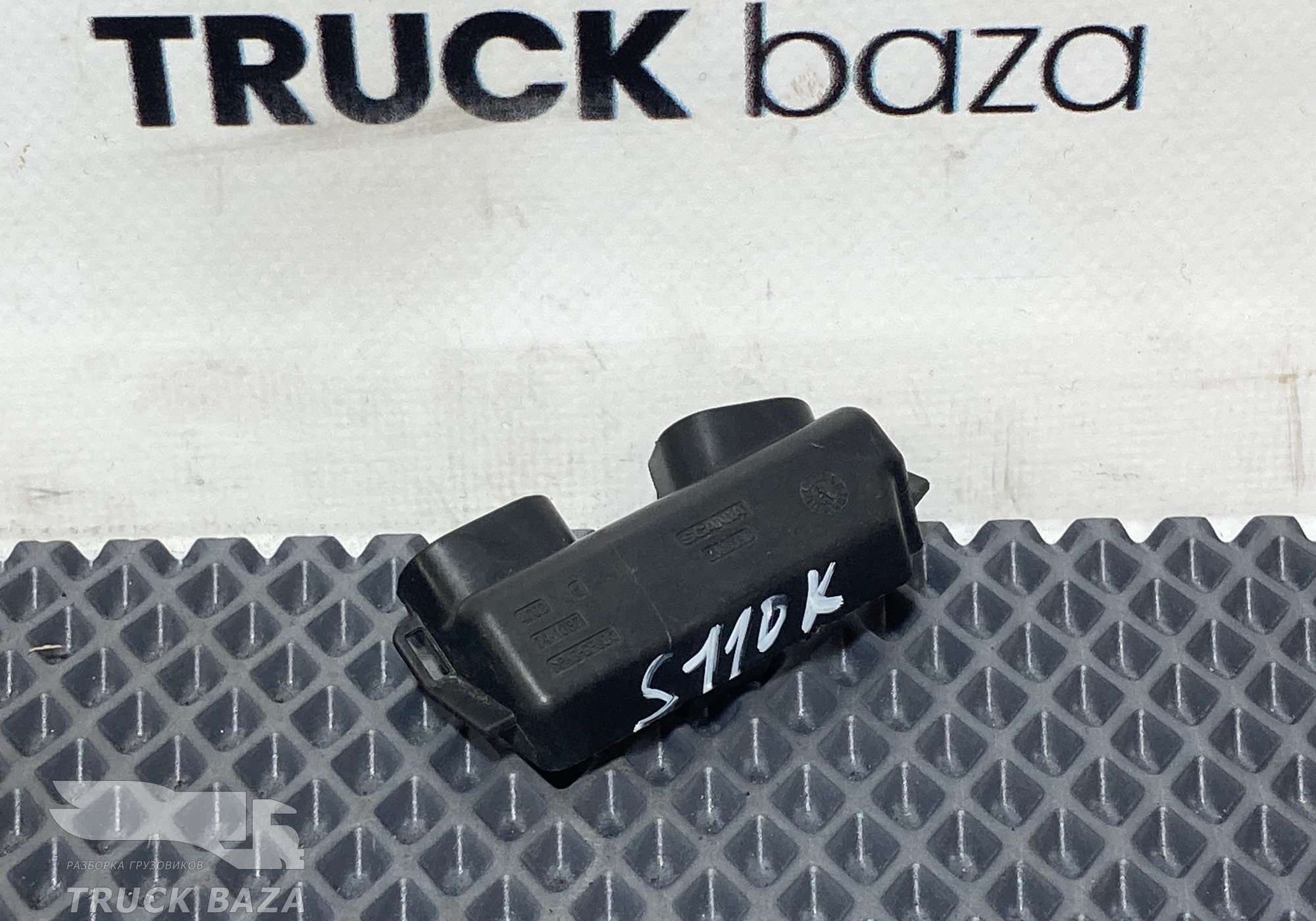 2306336 Заглушка электроразъема для Scania 6-series R (с 2016)