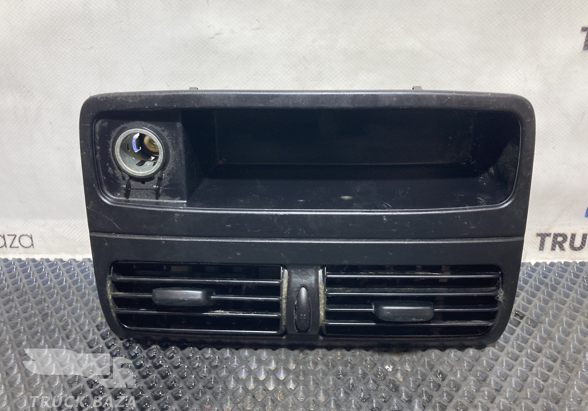 9438300354 Рамка дефлекторов в сборе для Mercedes-Benz