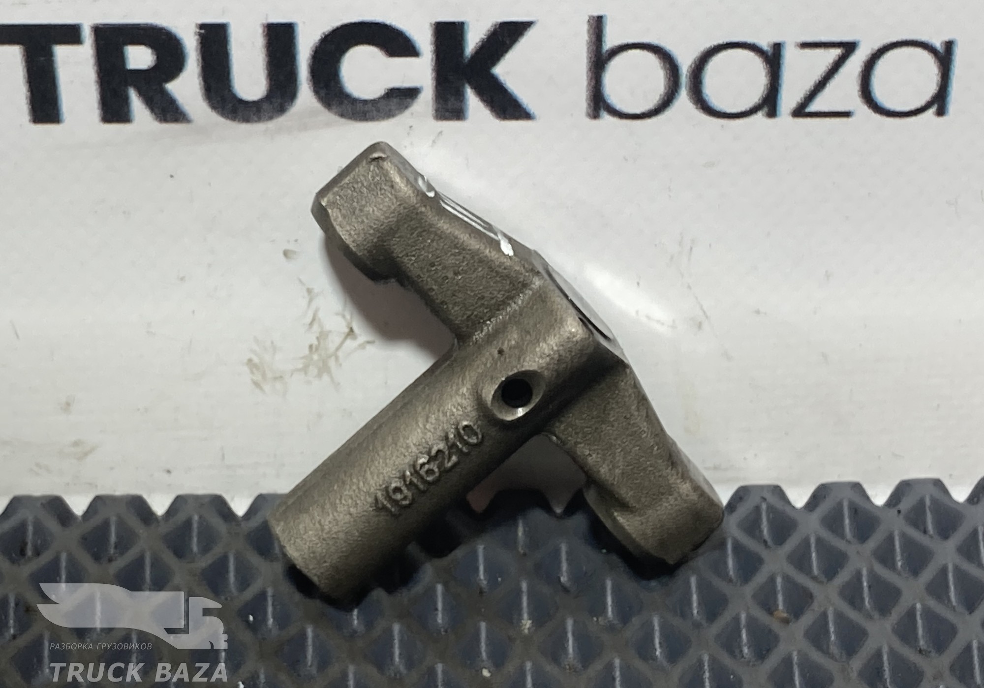 1916210 Коромысло