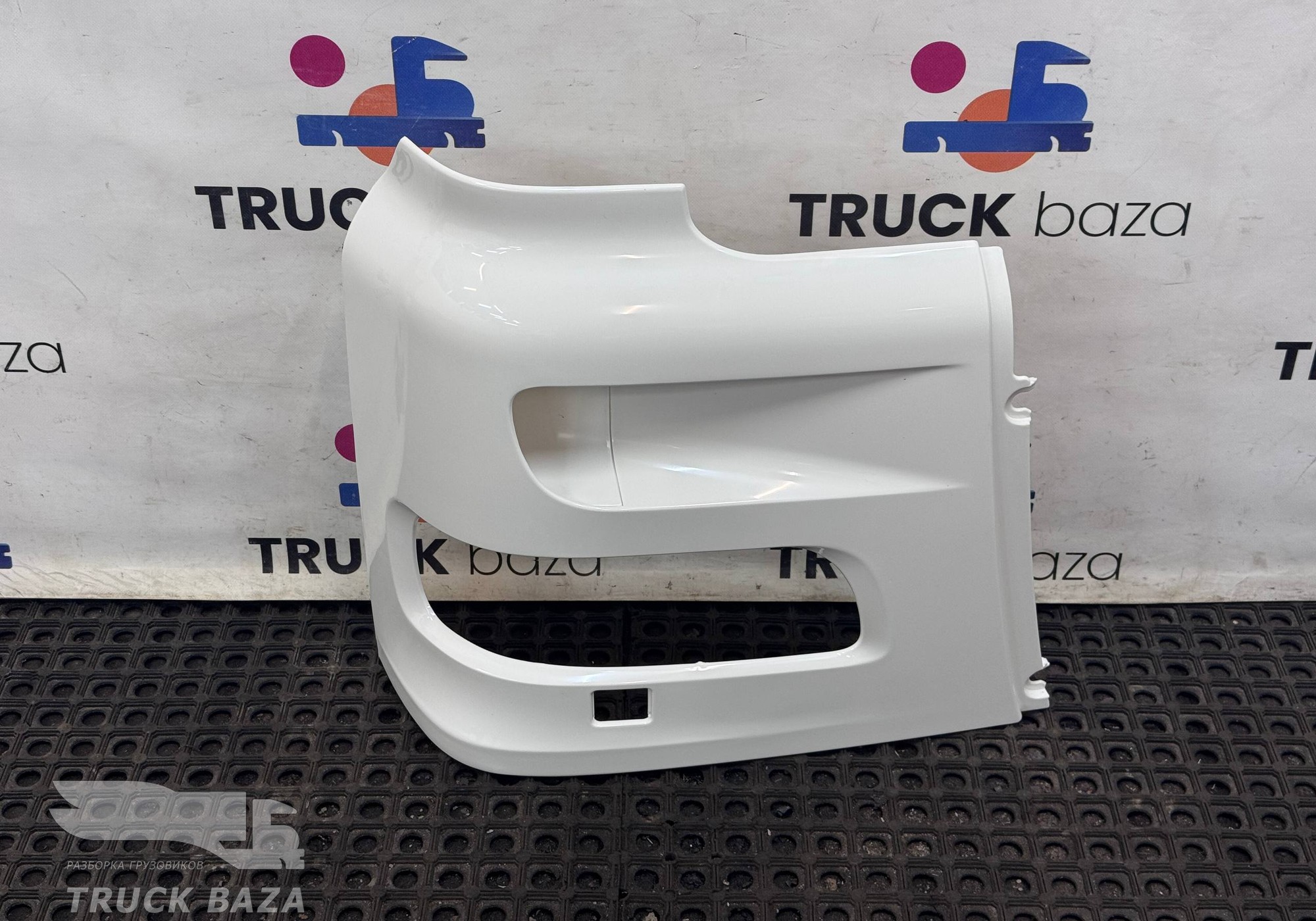 1911144 Облицовка фары правой