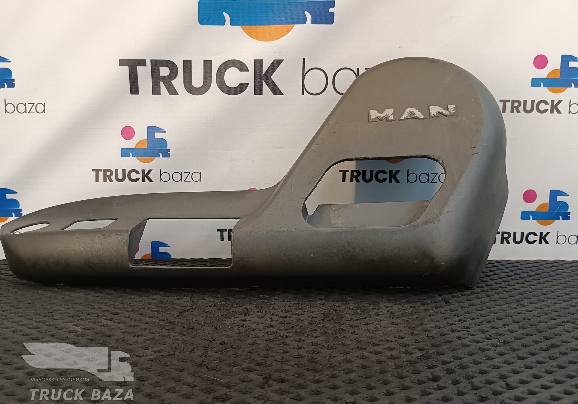 81623966029 Кожух сиденья левого для Man TGS II (с 2012)