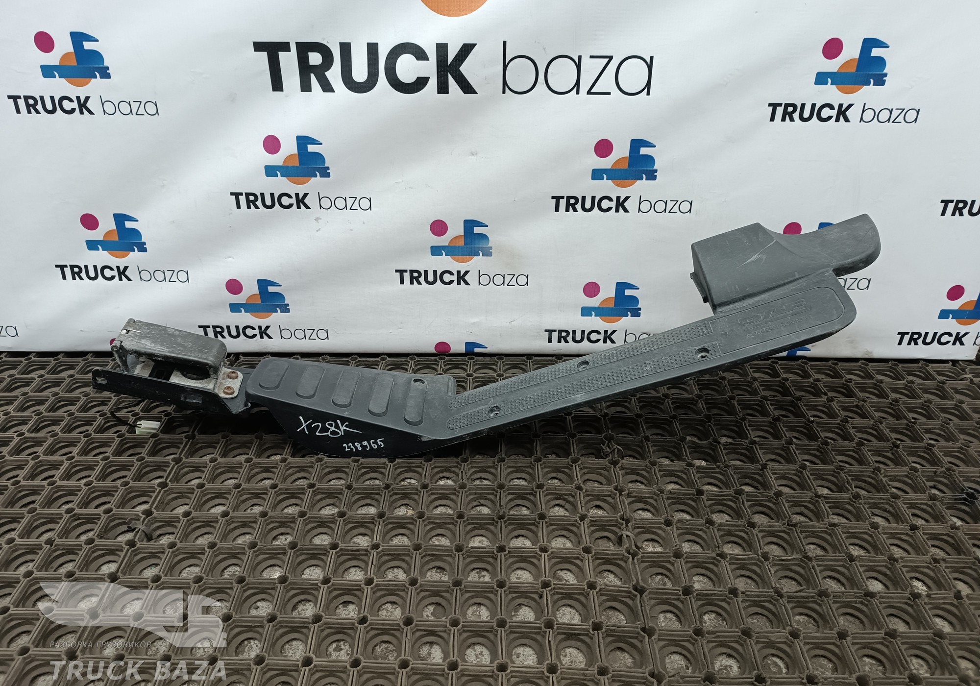 1742612 Накладка порога левого для Daf XF105 (с 2005)
