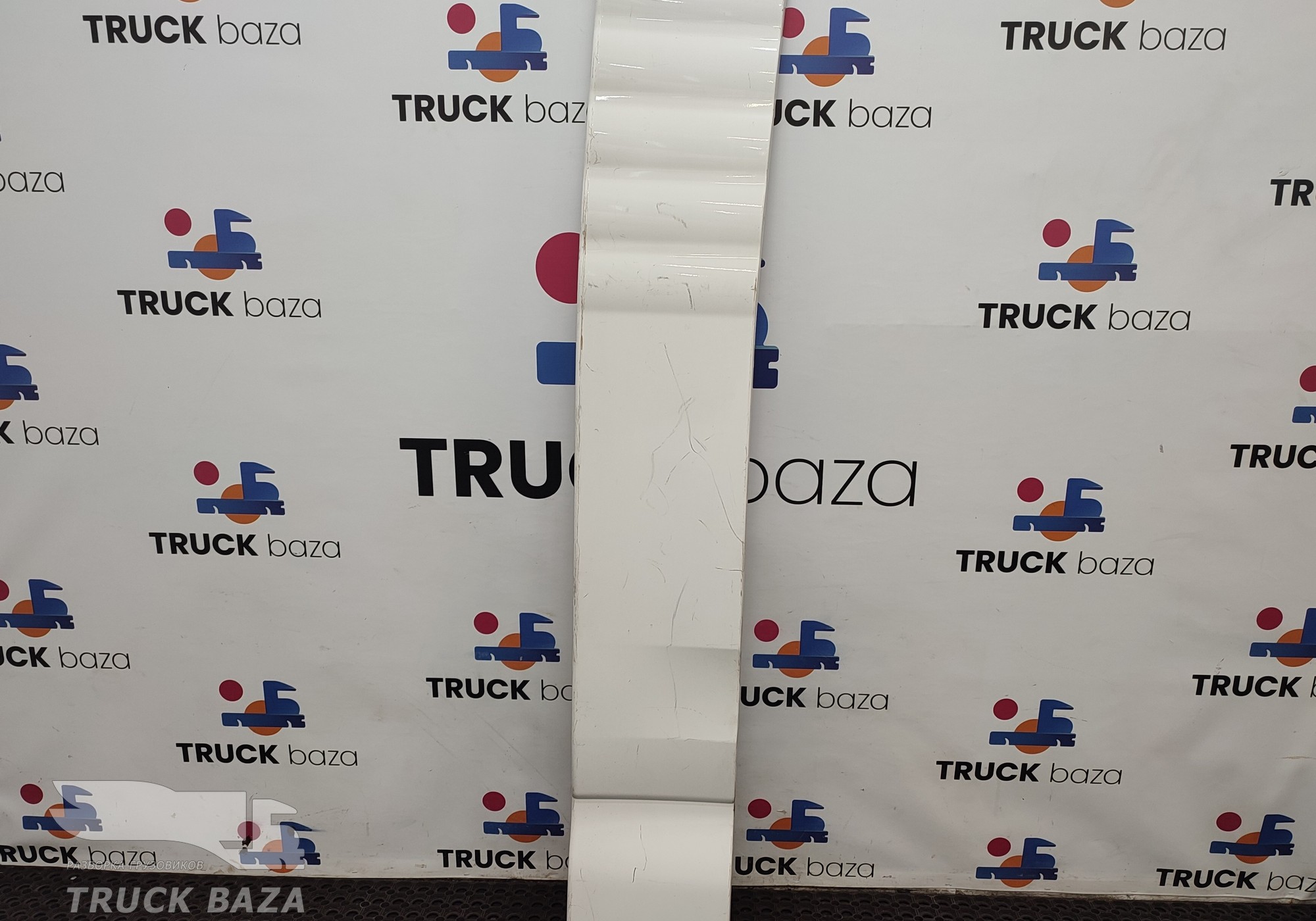 81629100144 Спойлер кабины правый для Разные Грузовики