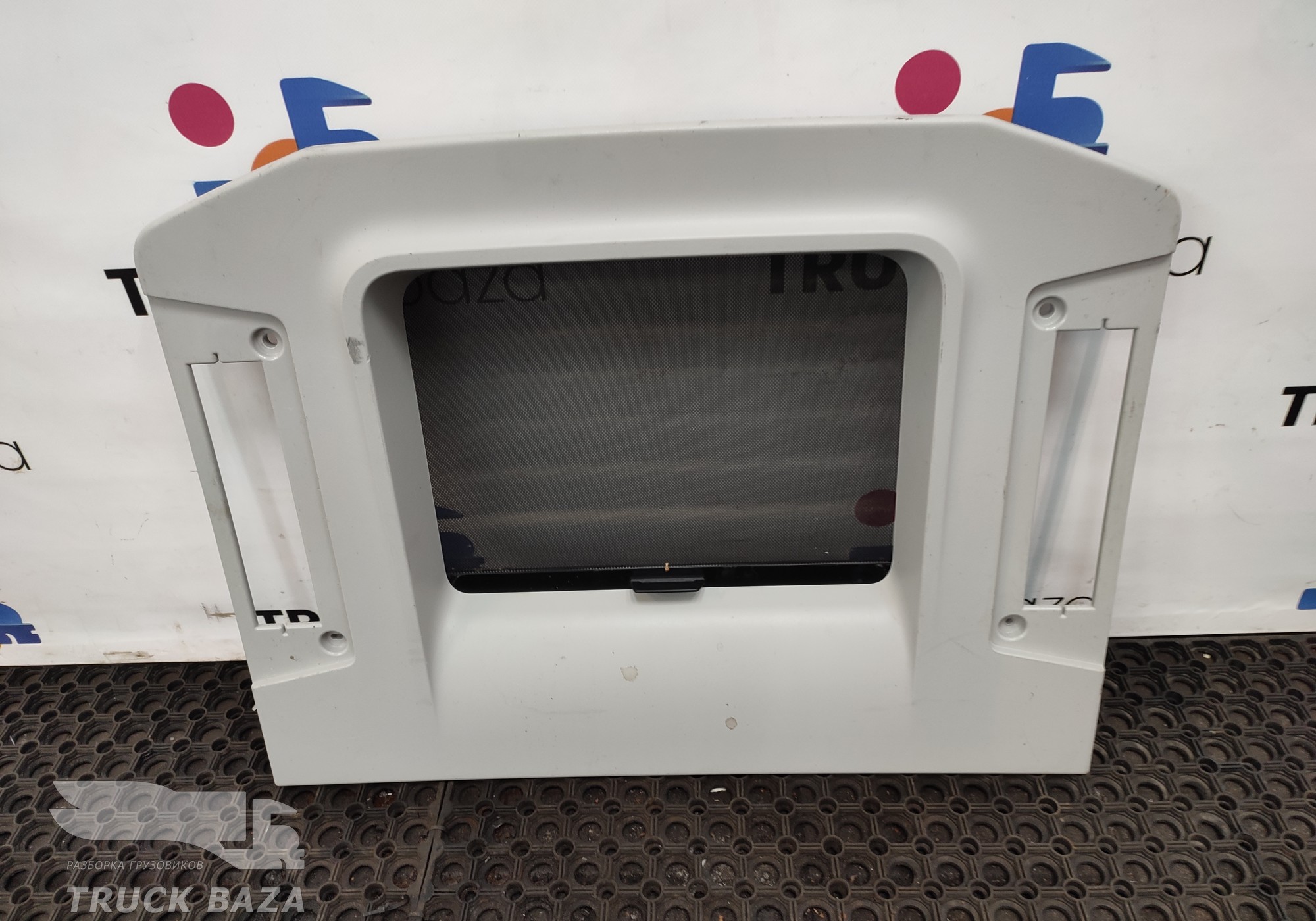 82257726 Накладка люка для Renault T (с 2013)
