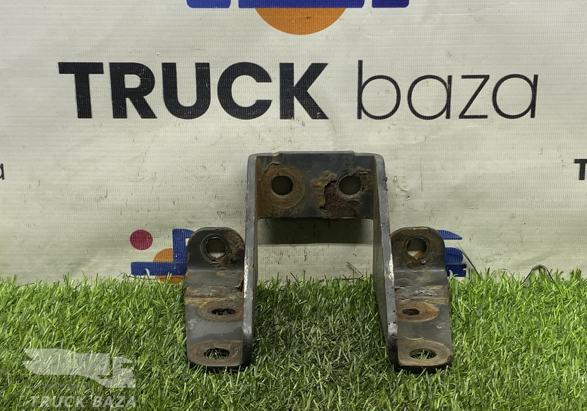 1883427 Кронштейн брызговика для Scania