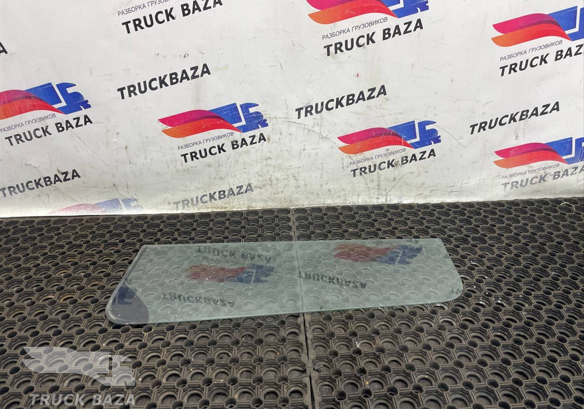 43R001164 Форточка двери левой для Daf XF105 (с 2005)